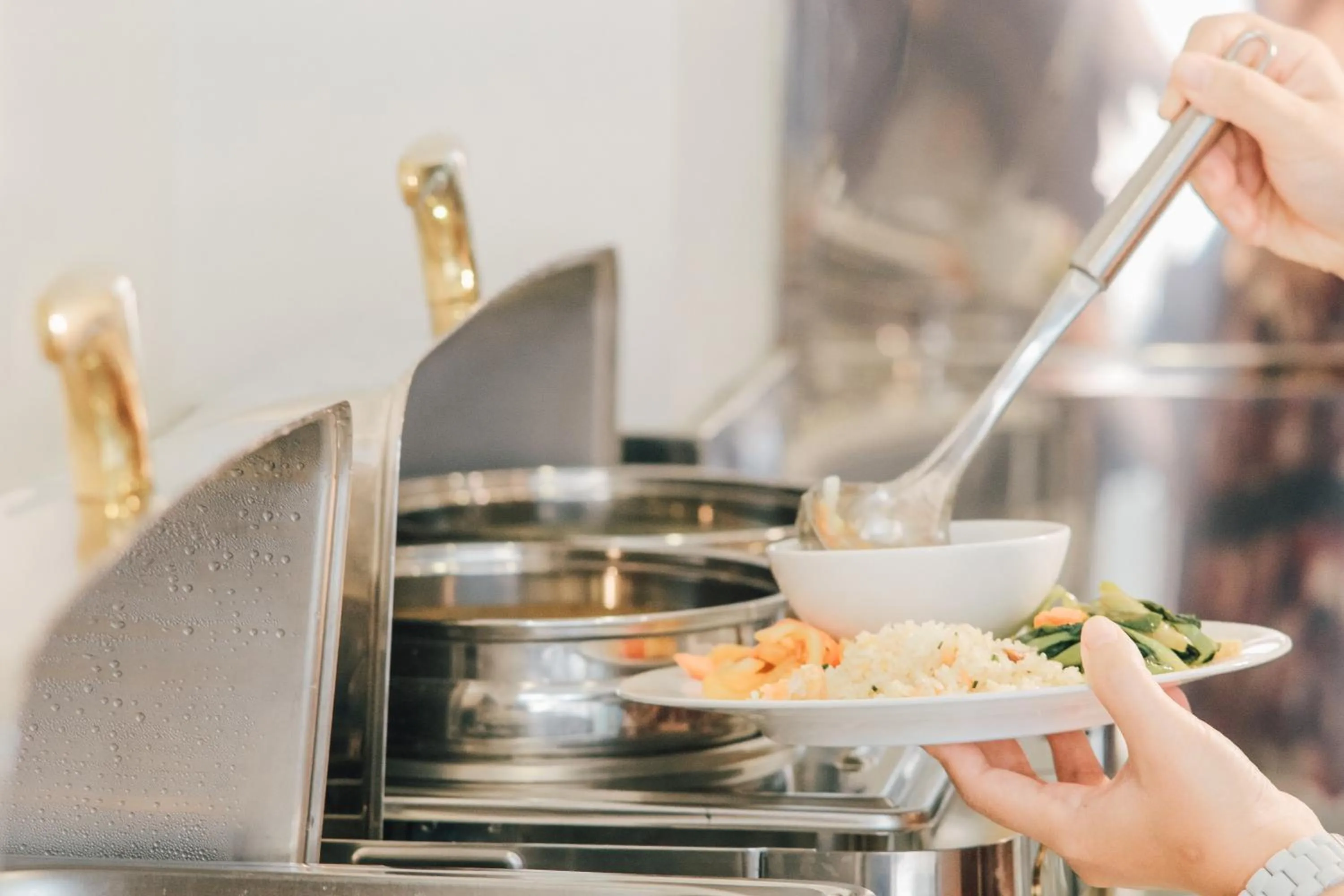 Restaurant/places to eat in New Space Hotel Airport