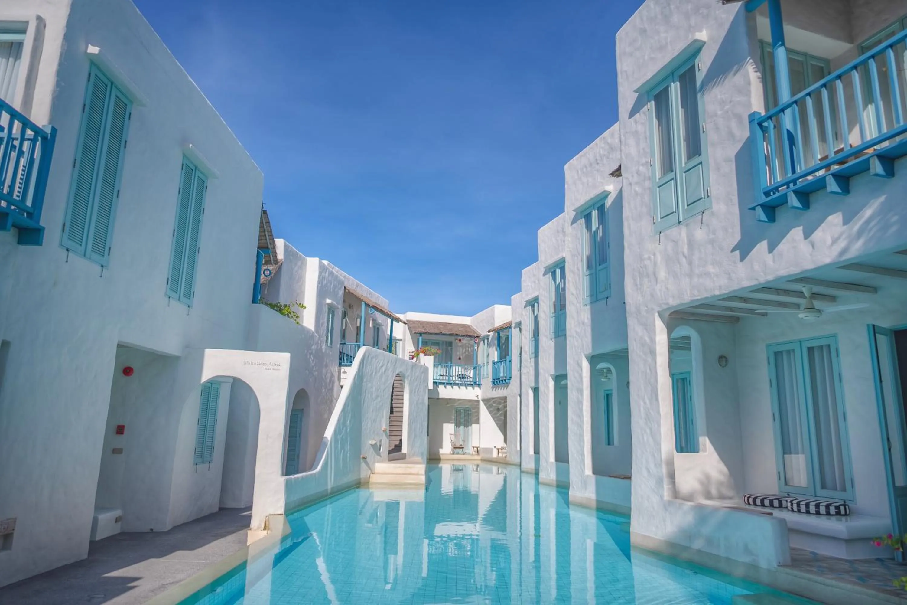 Swimming pool in Resort de Paskani