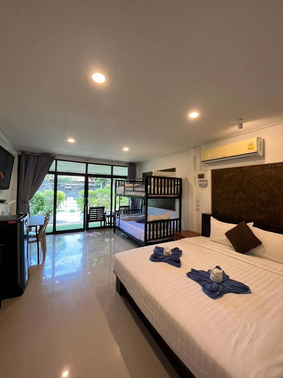 Bed in Klongdao Sunset Villa