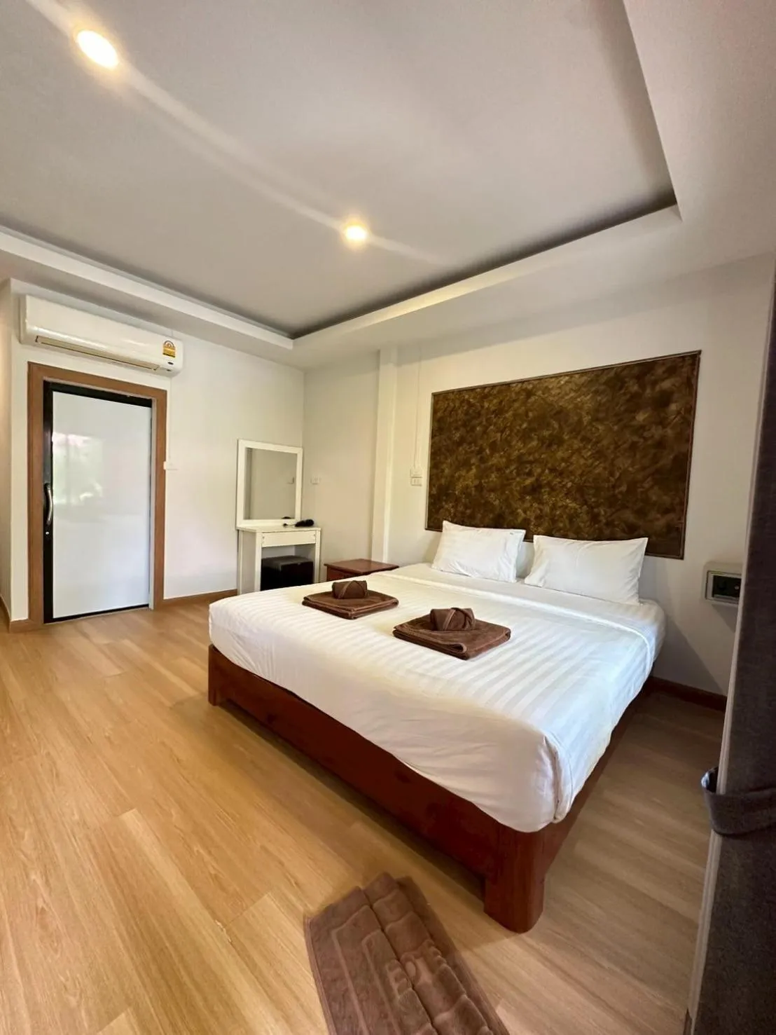 Photo of the whole room, Bed in Klongdao Sunset Villa