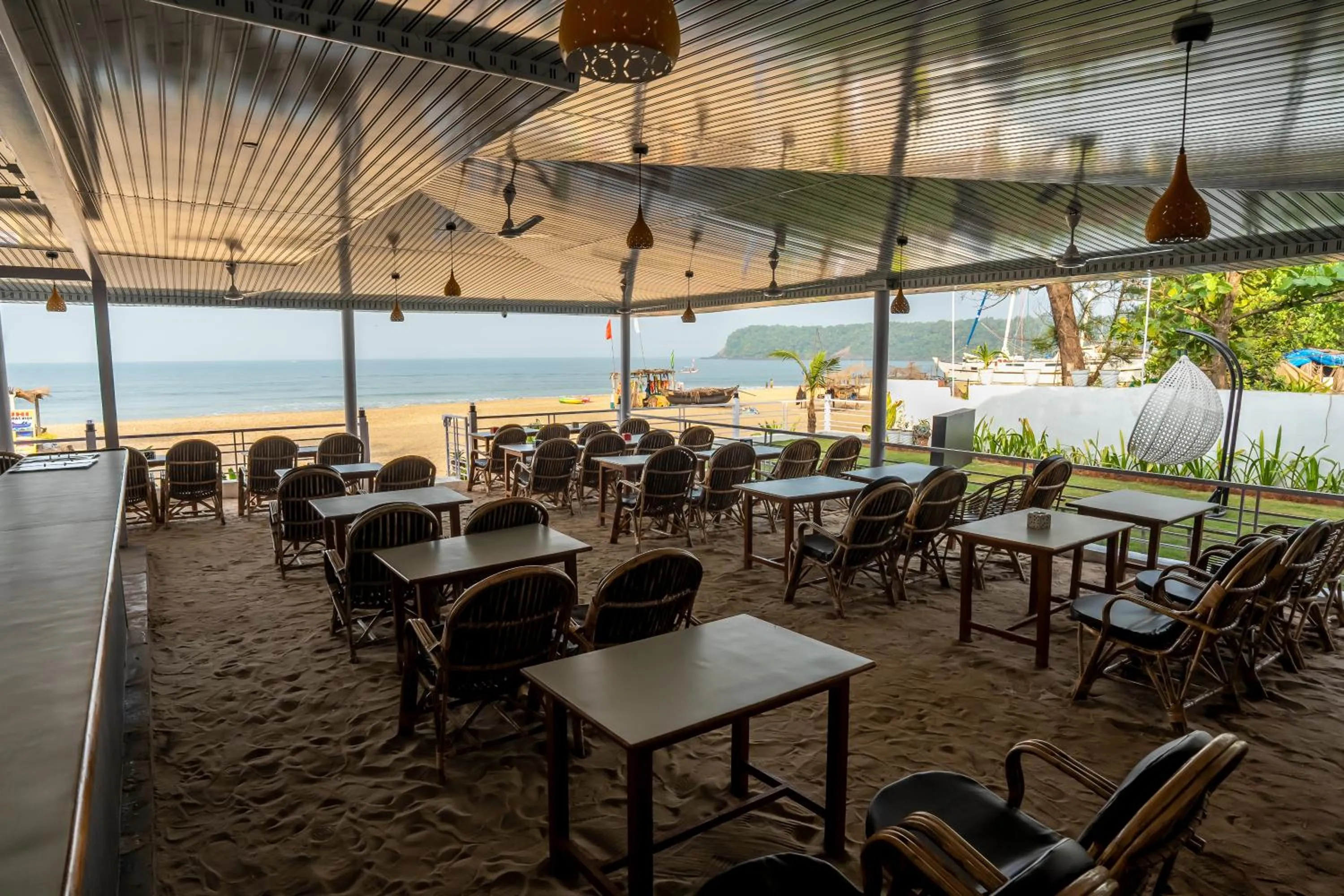 Restaurant/places to eat in Soulmate Beach Resort