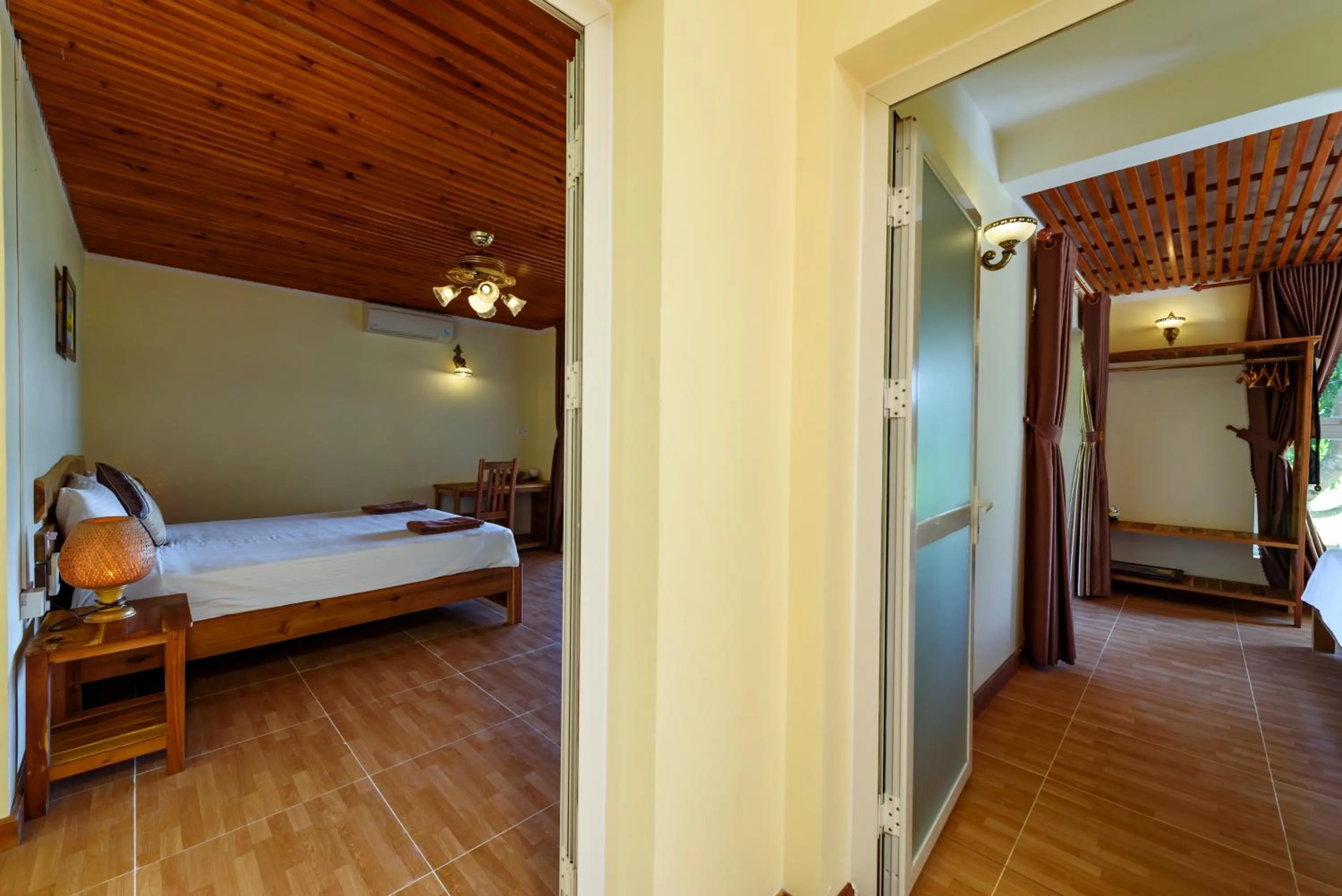 Bedroom, Bed in Mango Beach Resort