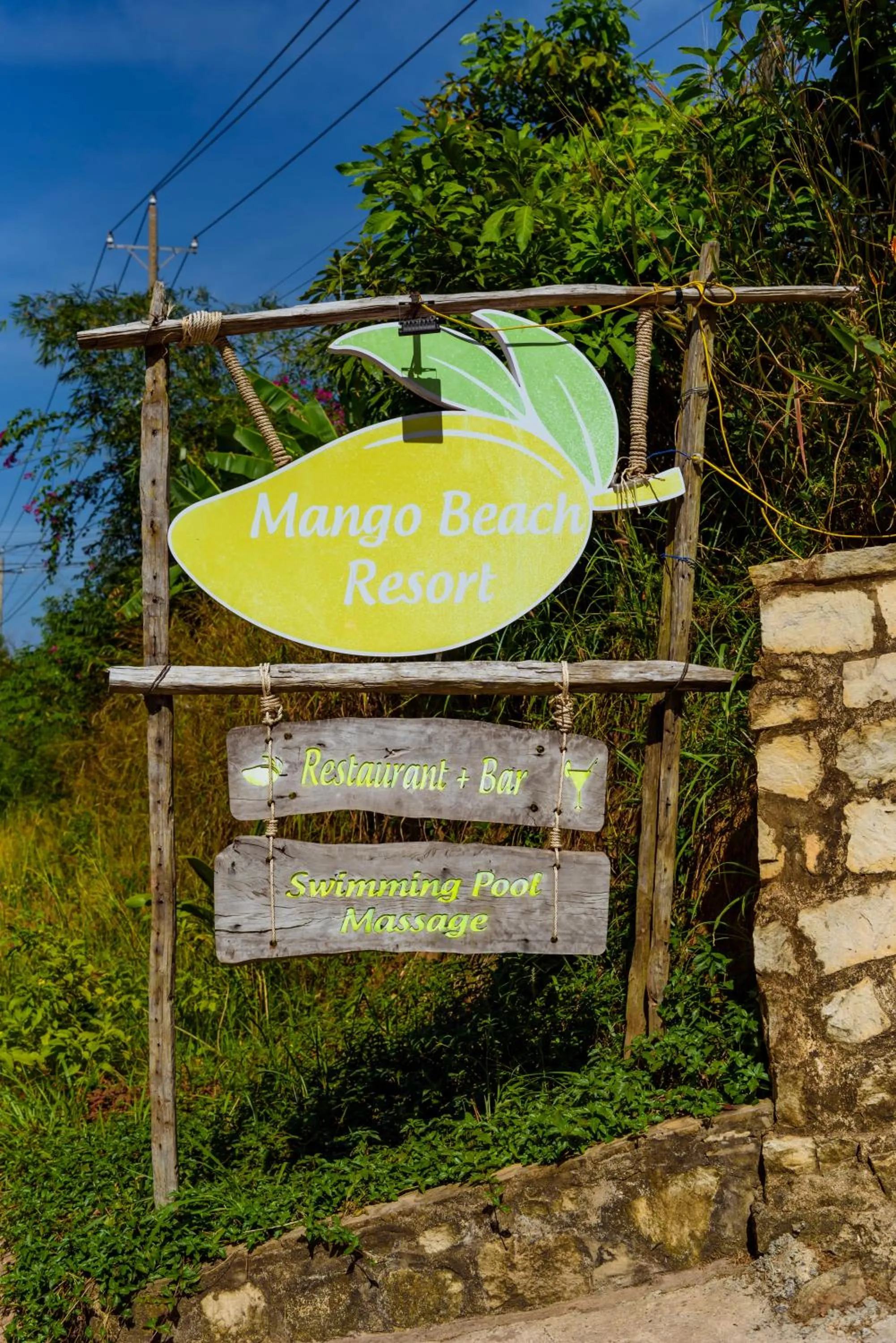 Facade/entrance in Mango Beach Resort
