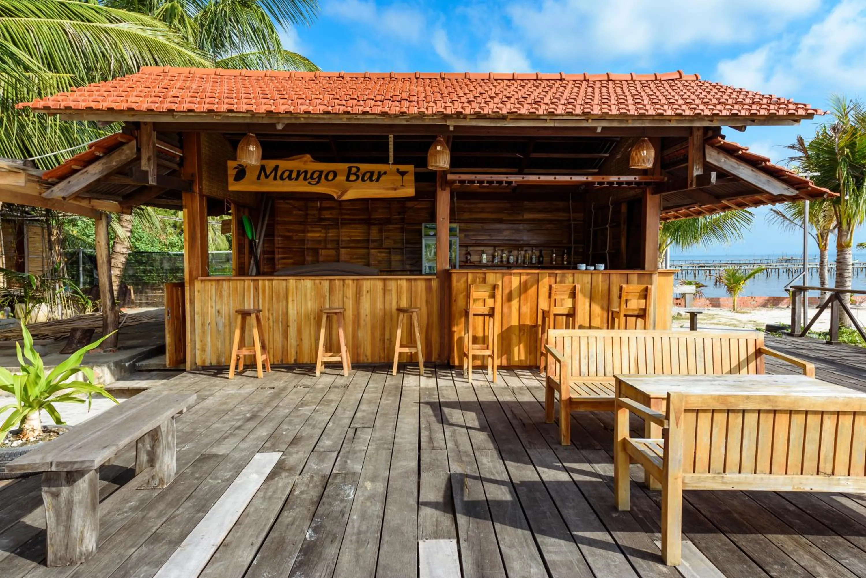 Lounge or bar in Mango Beach Resort