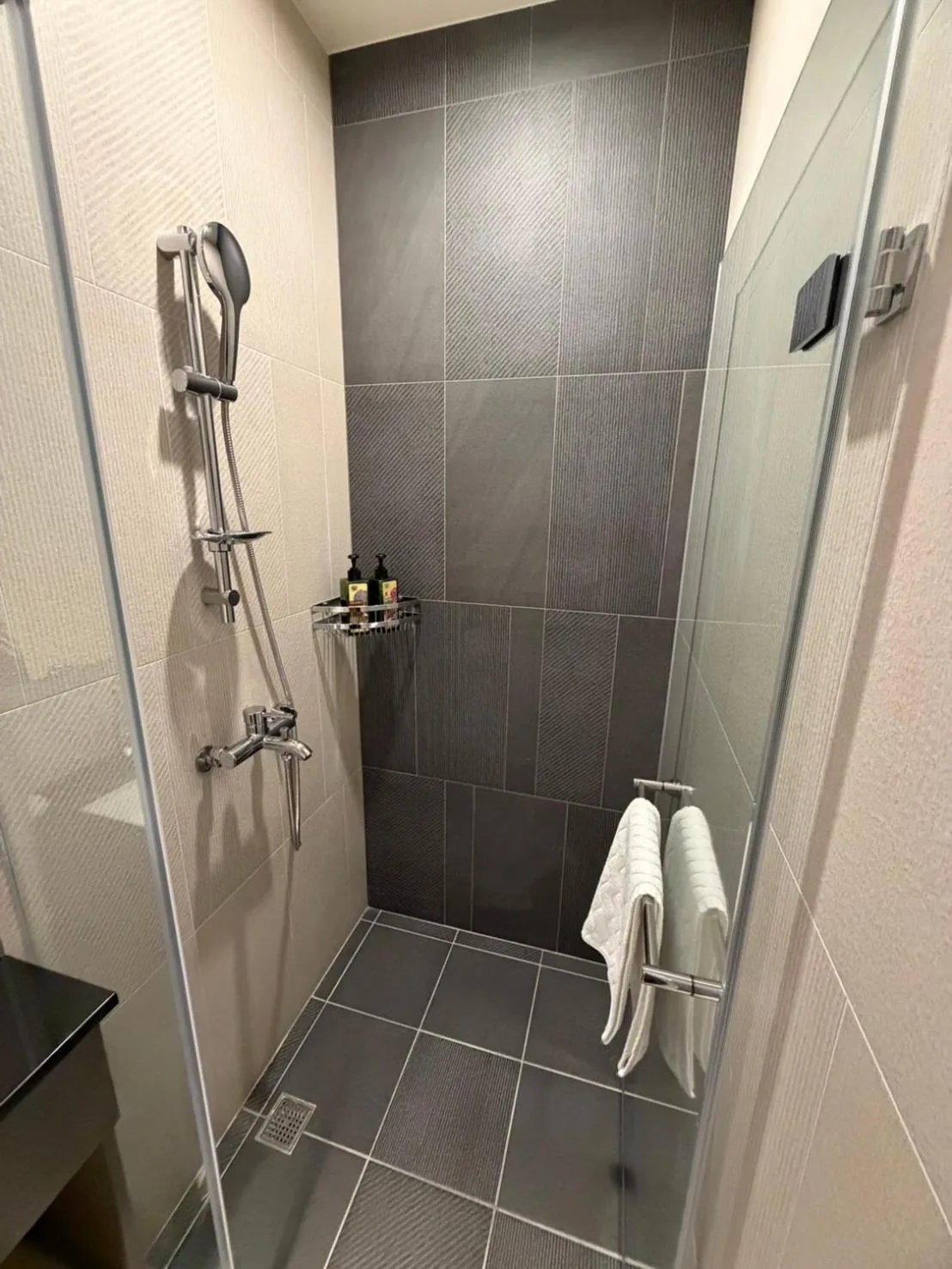 Shower in Hangkhau Hotel