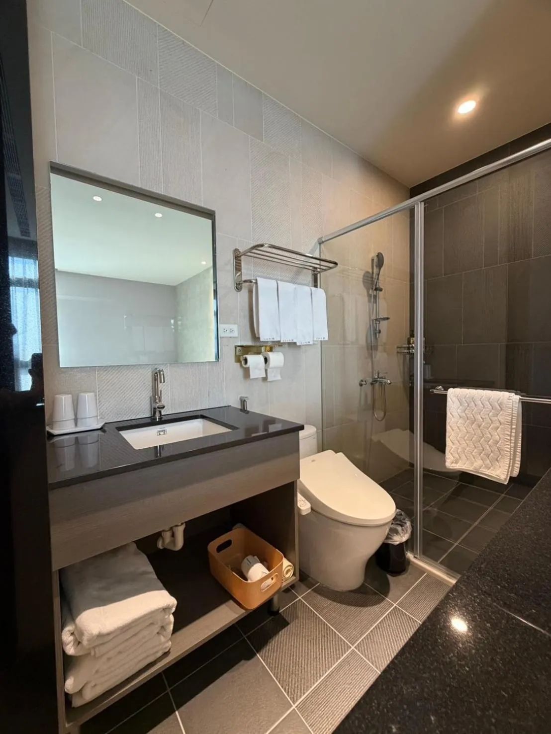 Shower in Hangkhau Hotel