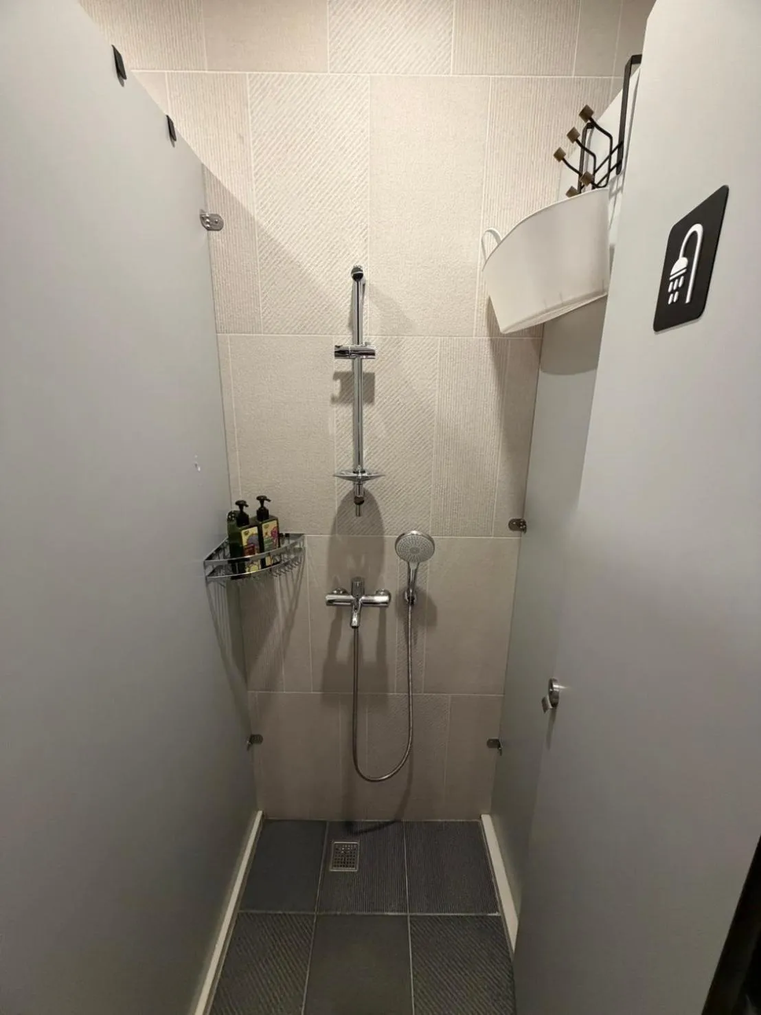 Shower in Hangkhau Hotel