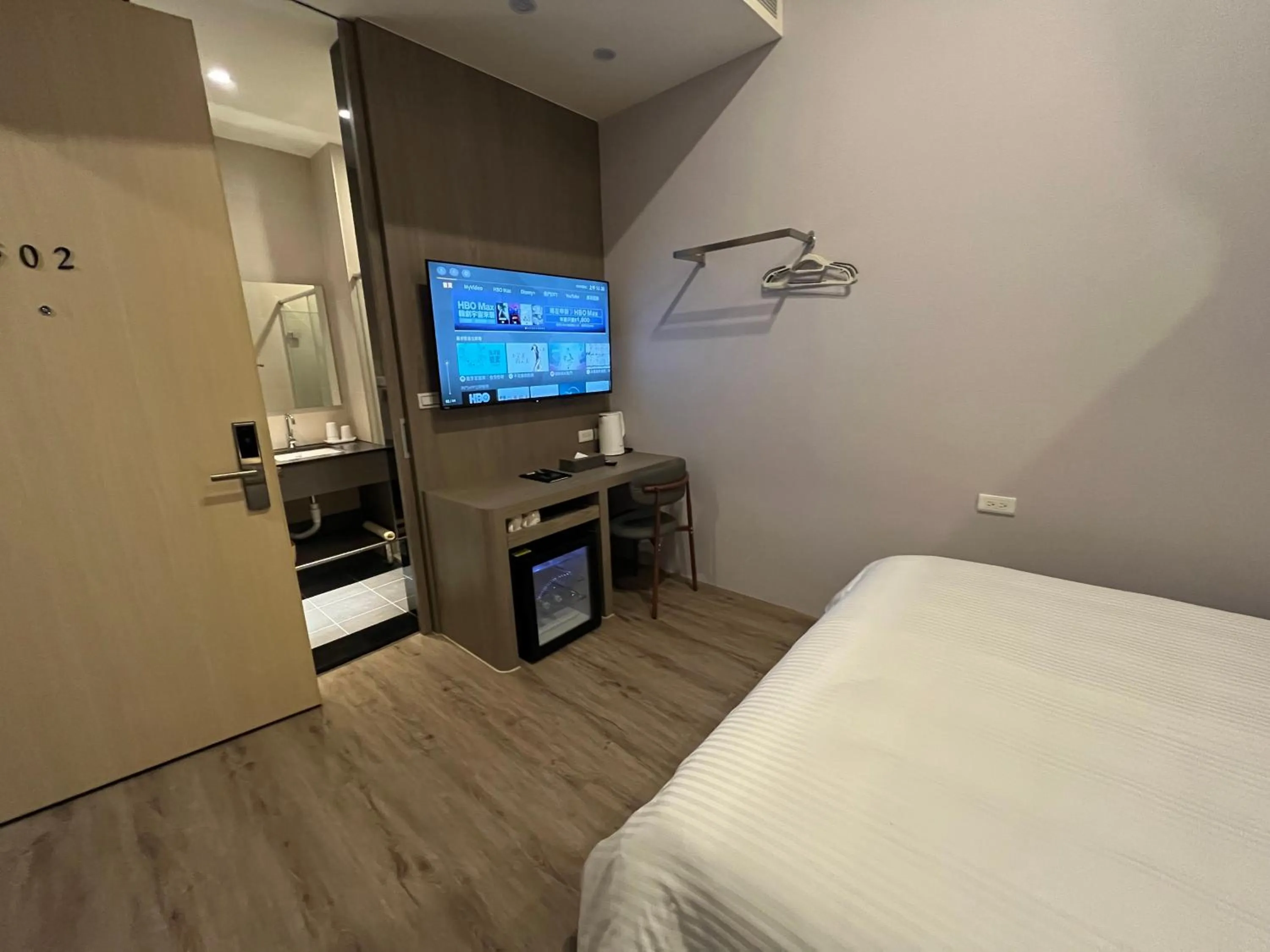 TV and multimedia, Bed in Hangkhau Hotel