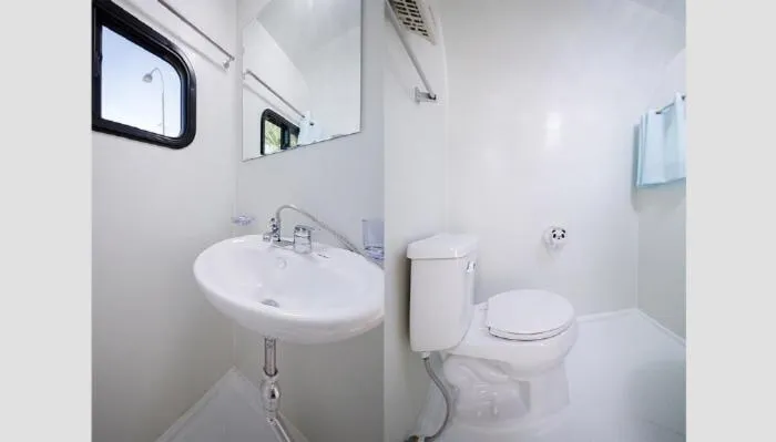 Shower in Red Windmill Pension