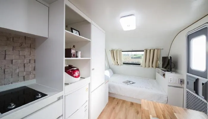 Kitchen or kitchenette, Bed in Red Windmill Pension