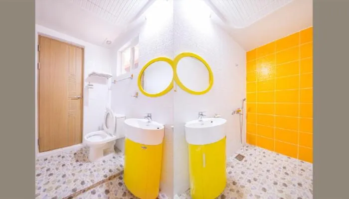 Shower, Bed in Red Windmill Pension