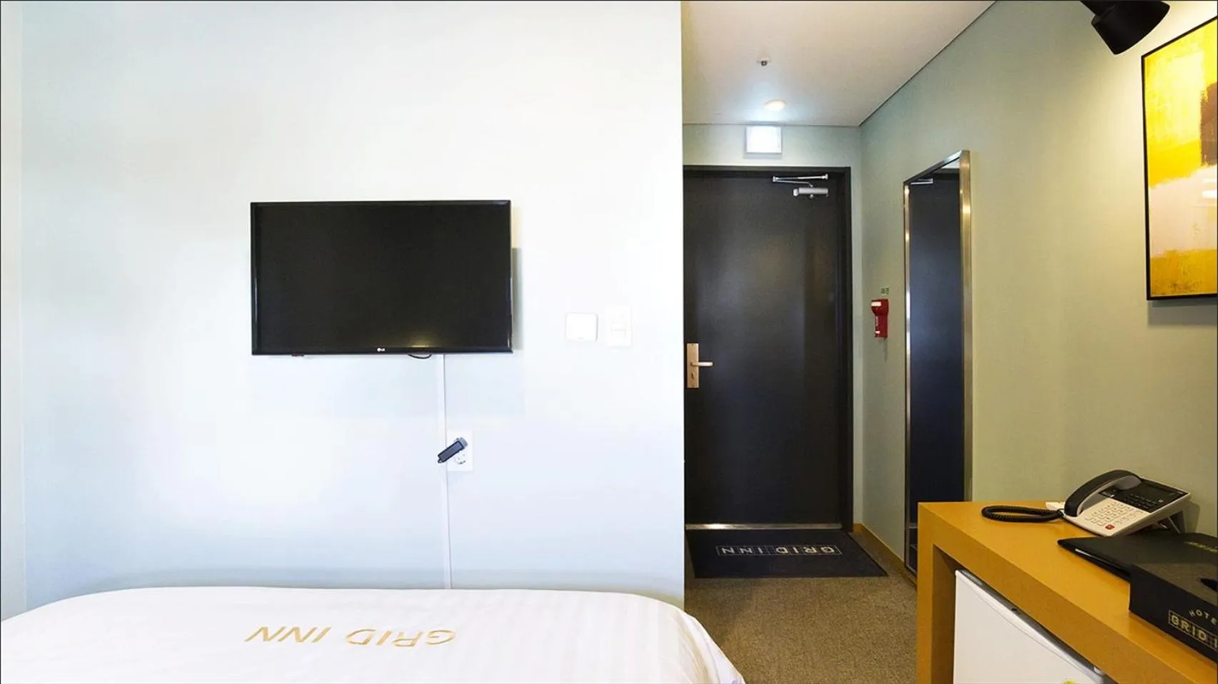 Photo of the whole room, Bed in Grid Inn Hotel