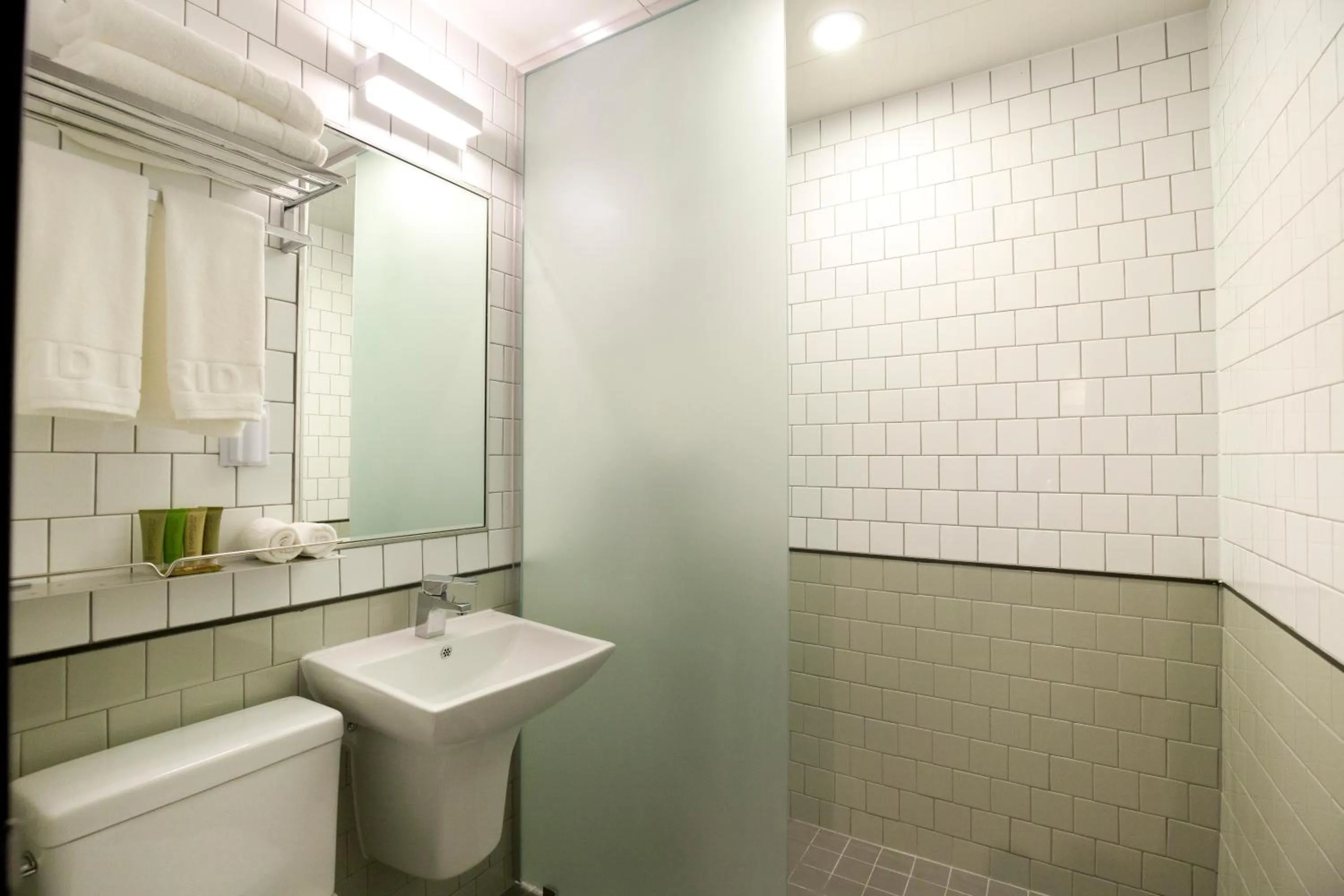 Bathroom in Grid Inn Hotel