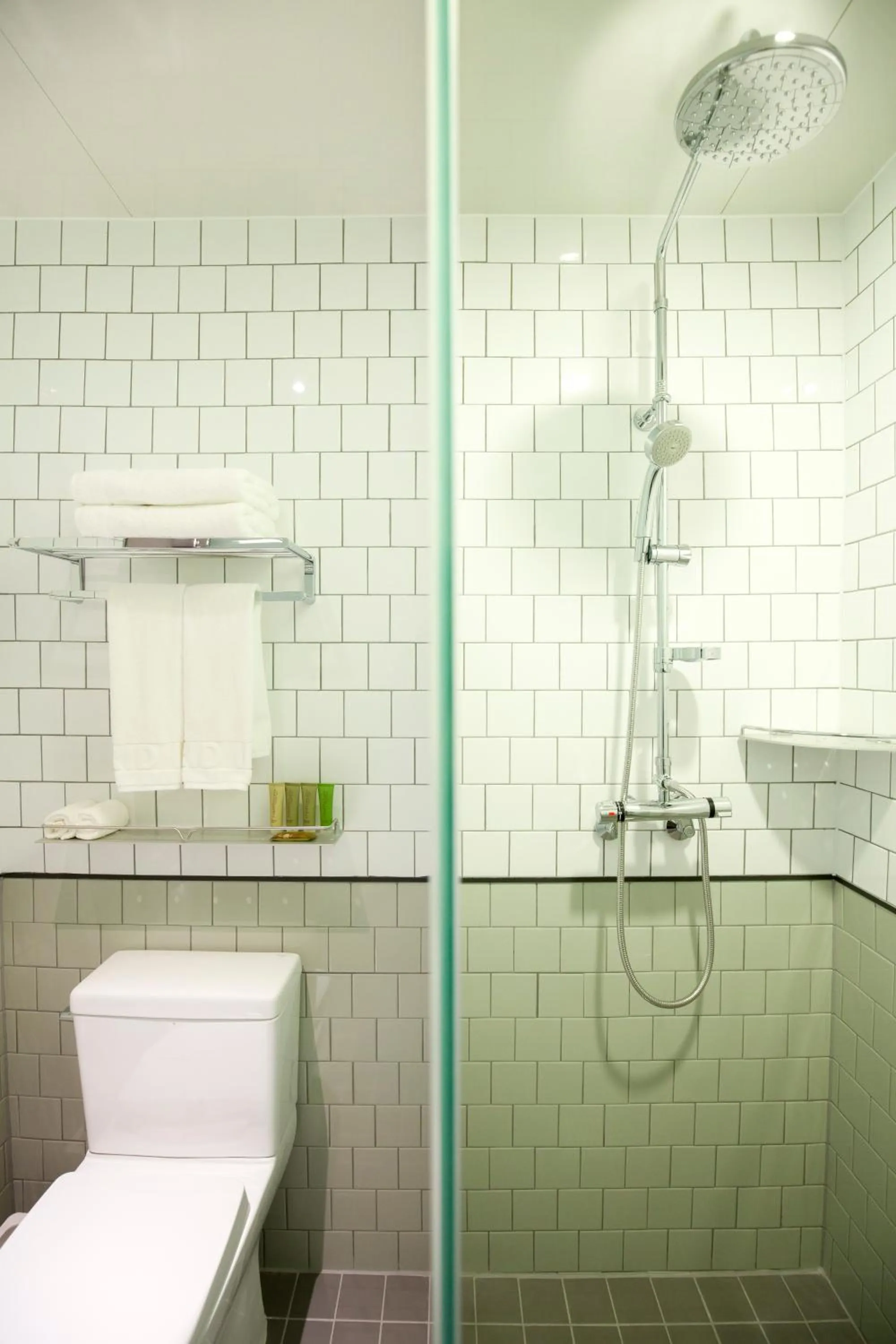 Bathroom in Grid Inn Hotel