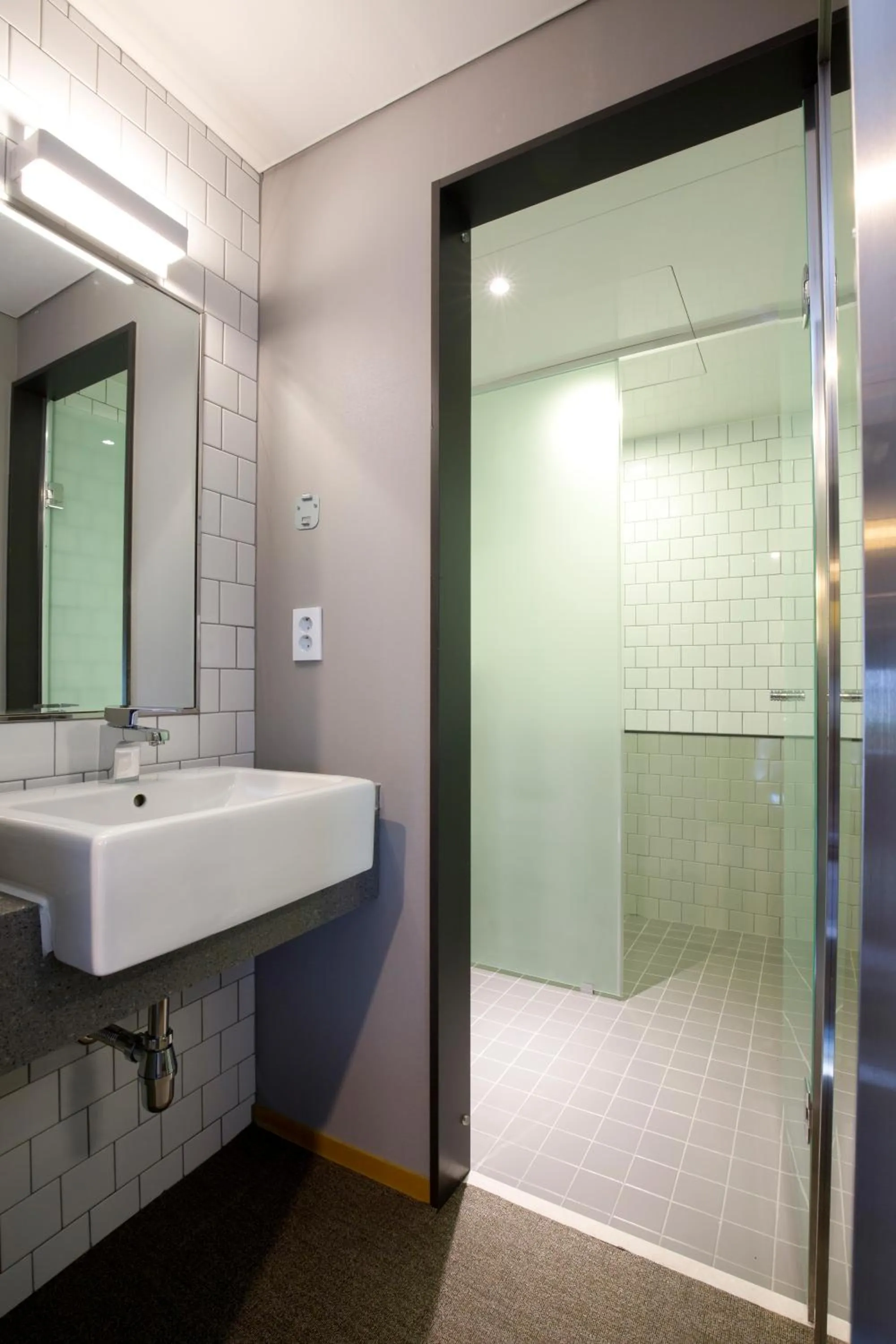 Bathroom in Grid Inn Hotel