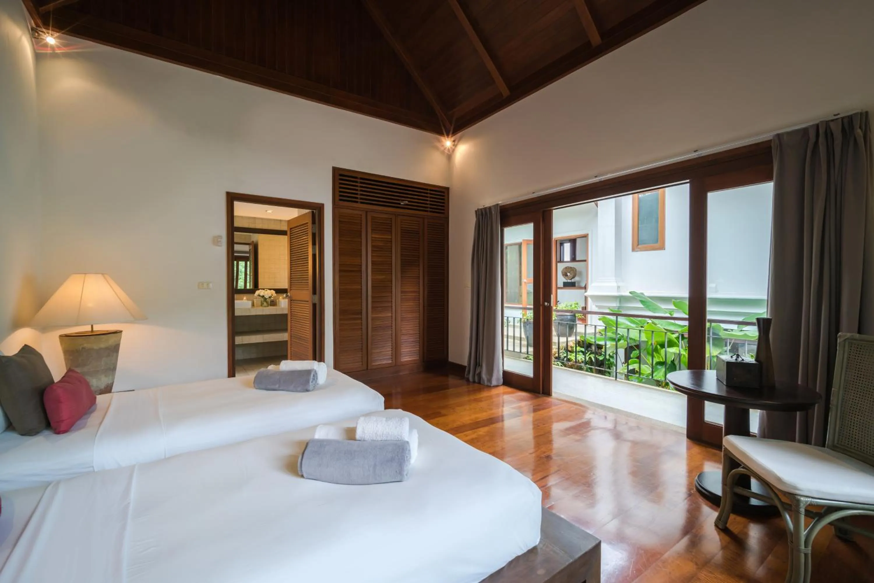 Bed in Vichuda Hills by RESAVA