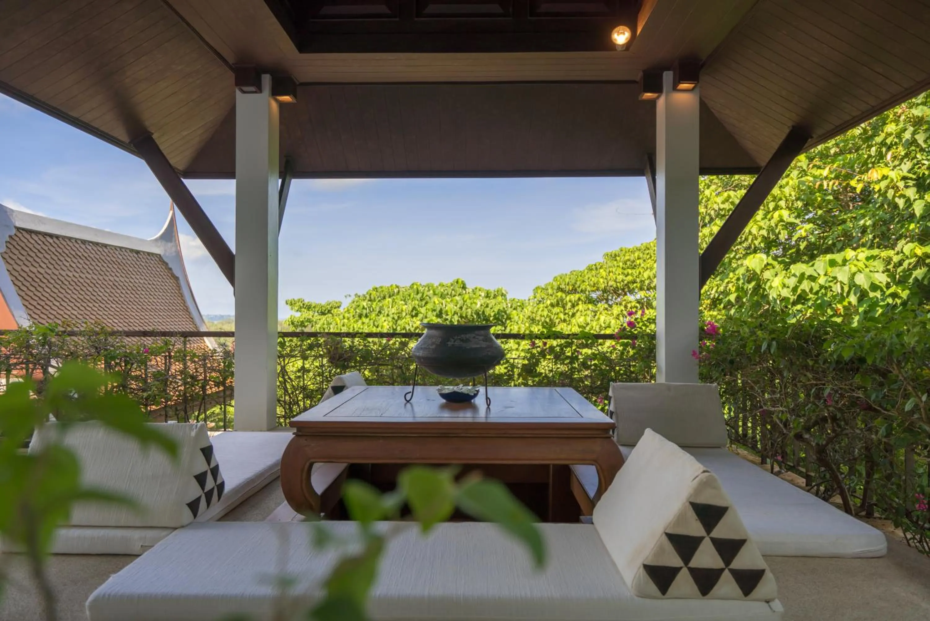 Balcony/Terrace in Vichuda Hills by RESAVA