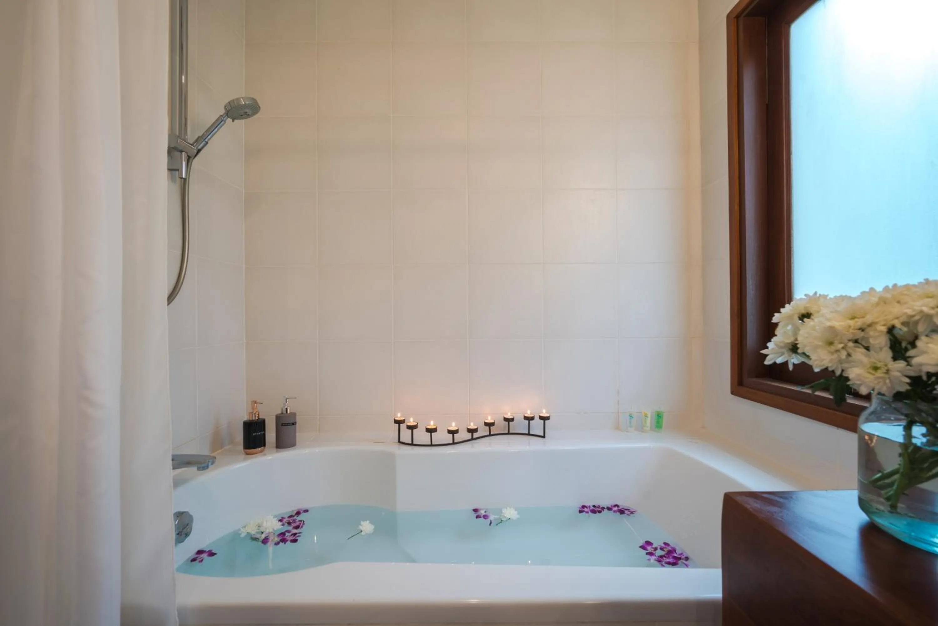 Bathroom in Vichuda Hills by RESAVA