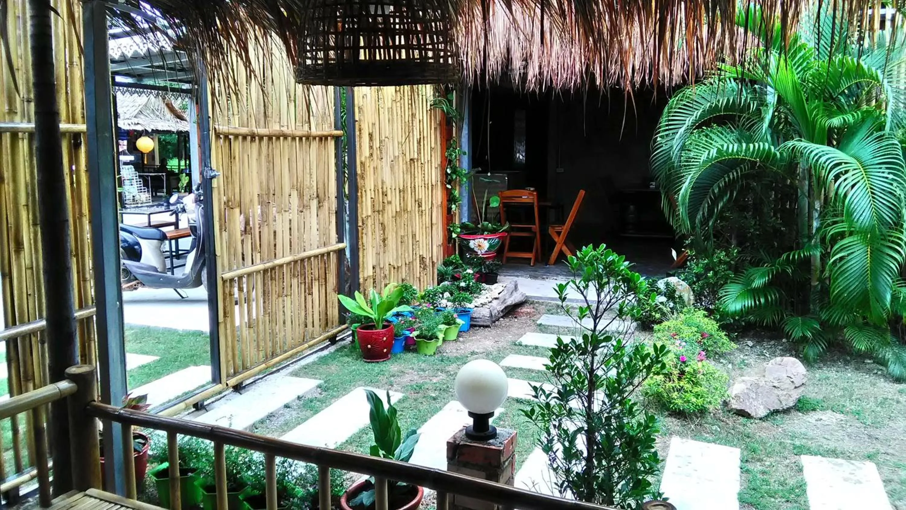 Restaurant/places to eat in Popular Lanta Resort