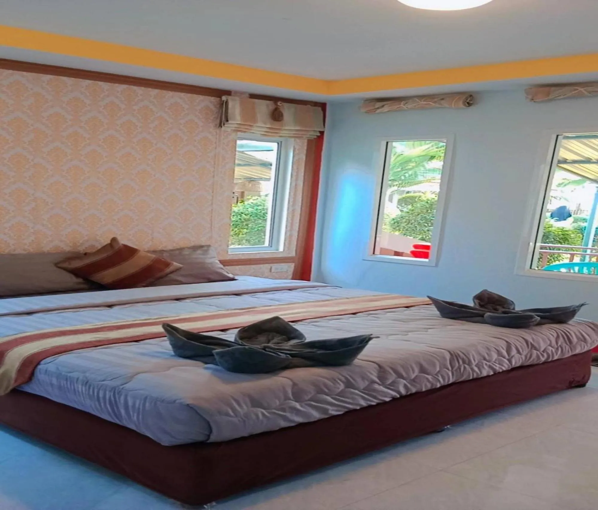 Bed in Popular Lanta Resort