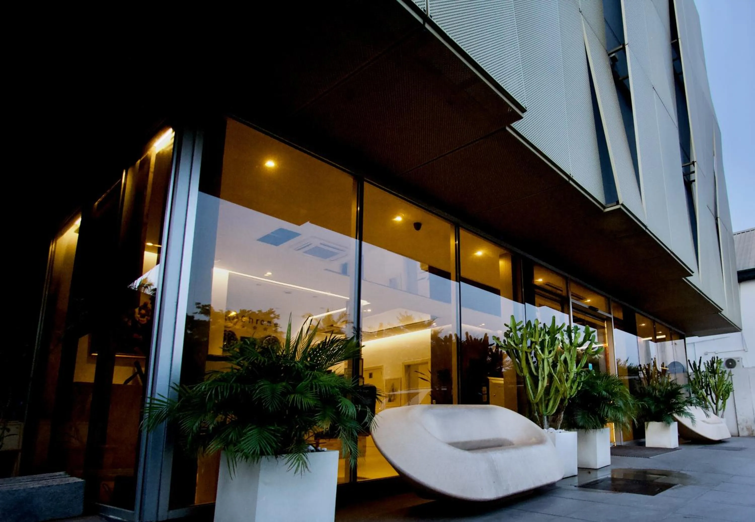 Facade/entrance in SV Chrome