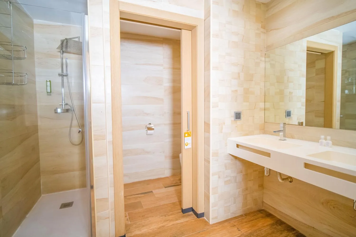 Bathroom in SV Chrome