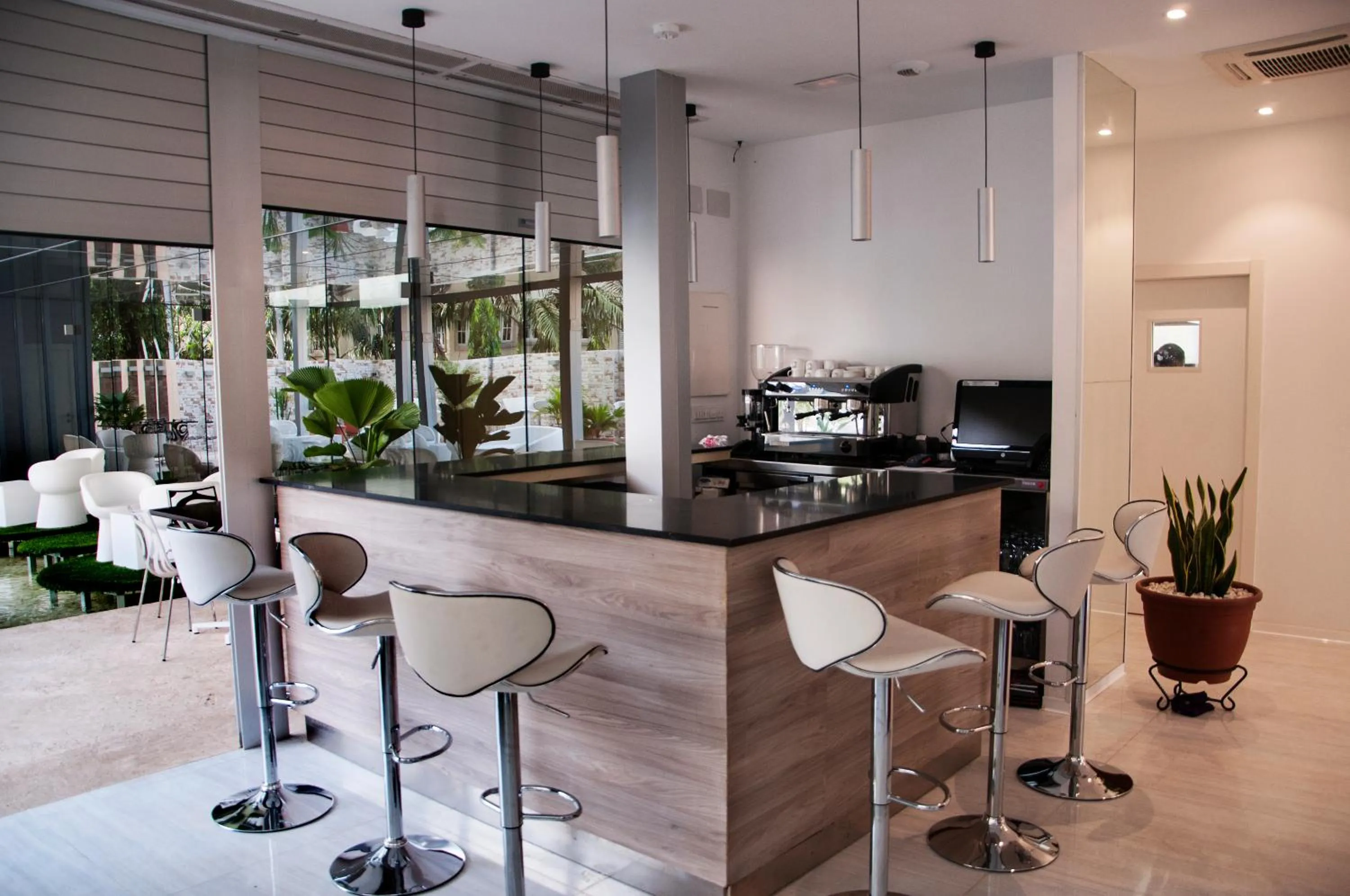 Lounge or bar in SV Chrome