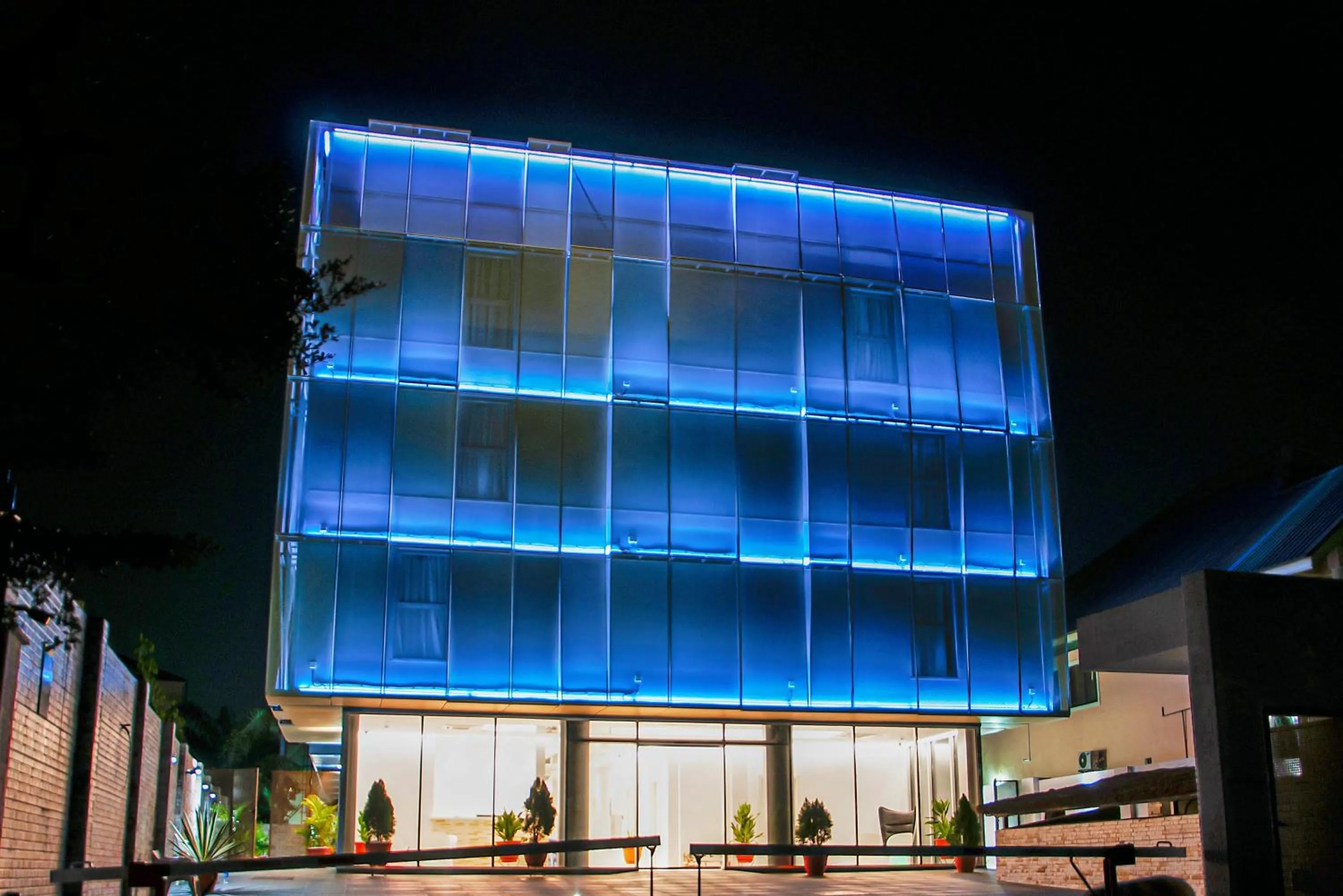 Facade/entrance in SV Chrome