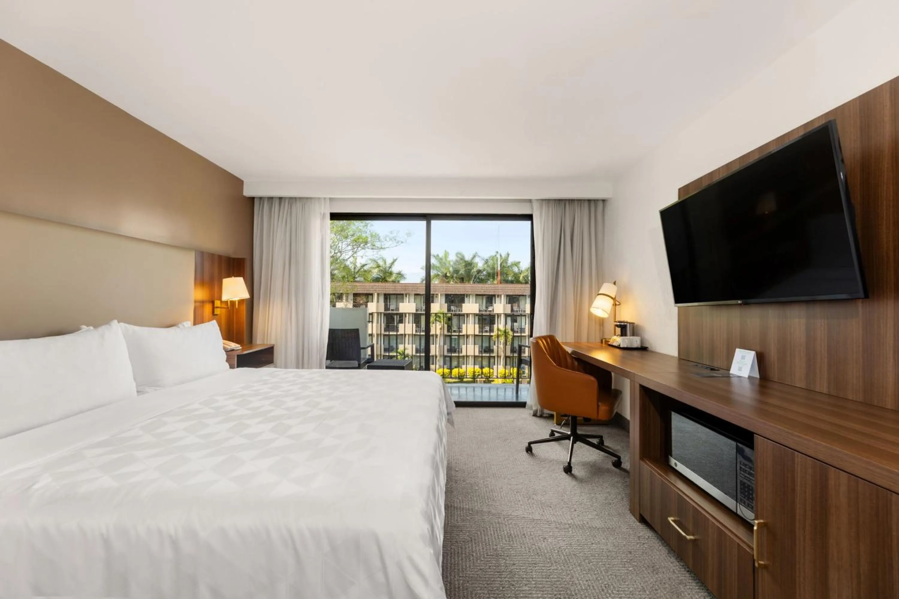 Photo of the whole room, Bed in Holiday Inn San Jose La Sabana by IHG