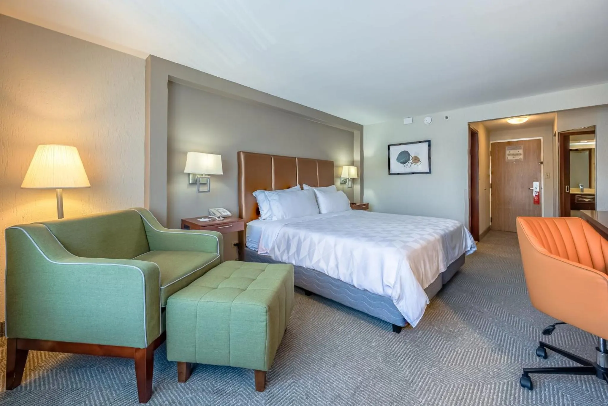 Photo of the whole room, Bed in Holiday Inn San Jose La Sabana by IHG