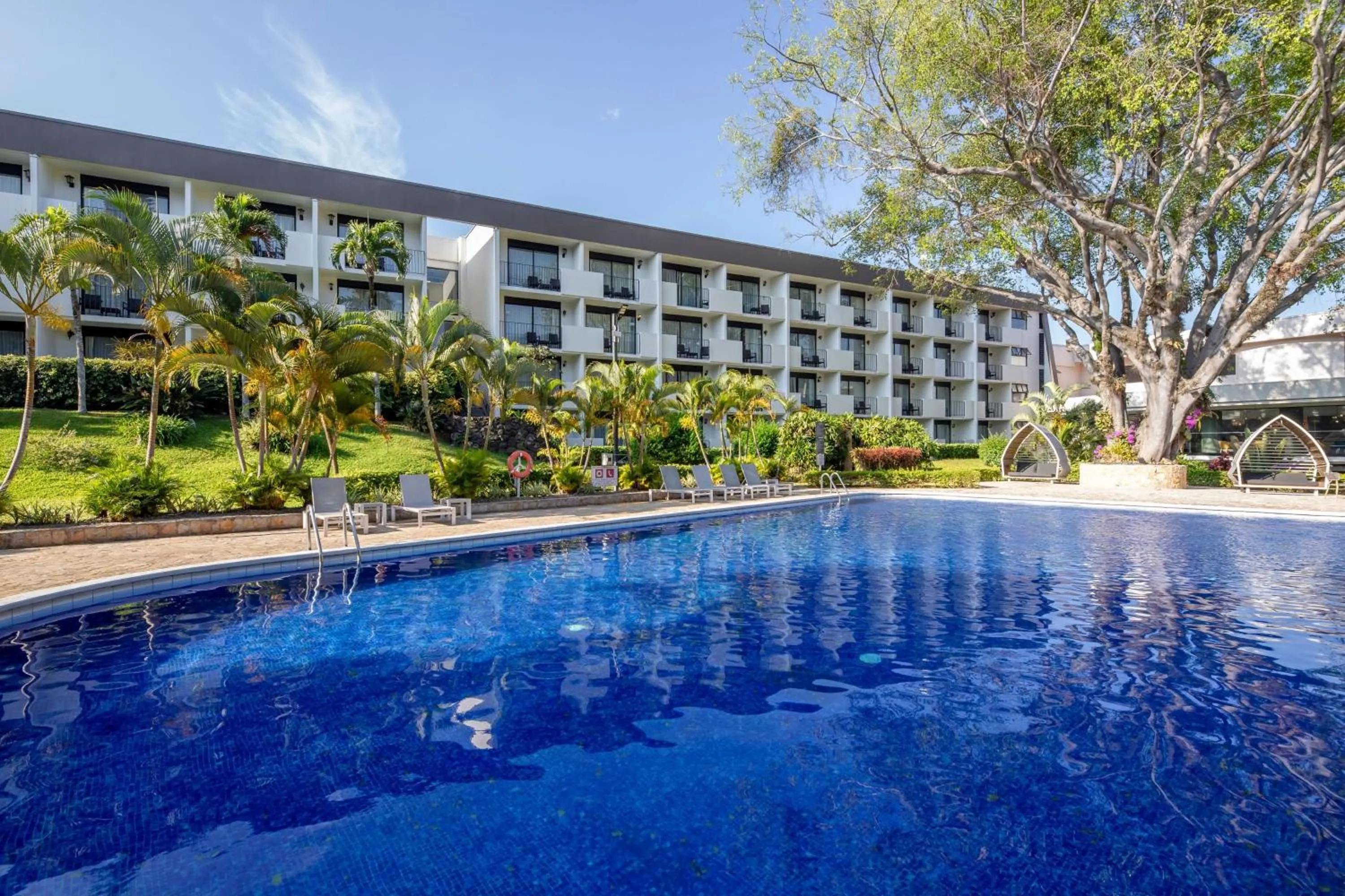 Swimming pool in Holiday Inn San Jose La Sabana by IHG