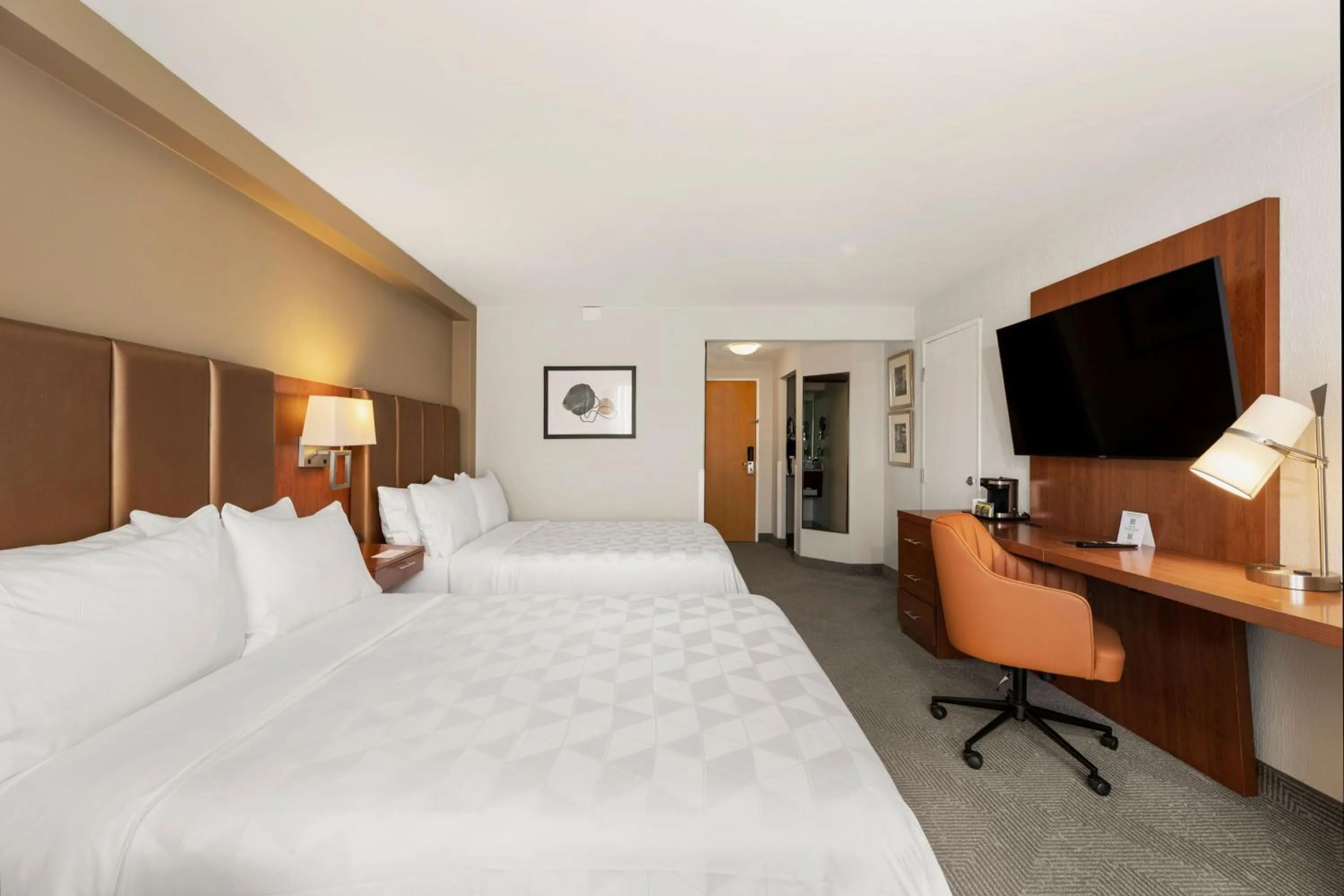 Photo of the whole room, Bed in Holiday Inn San Jose La Sabana by IHG