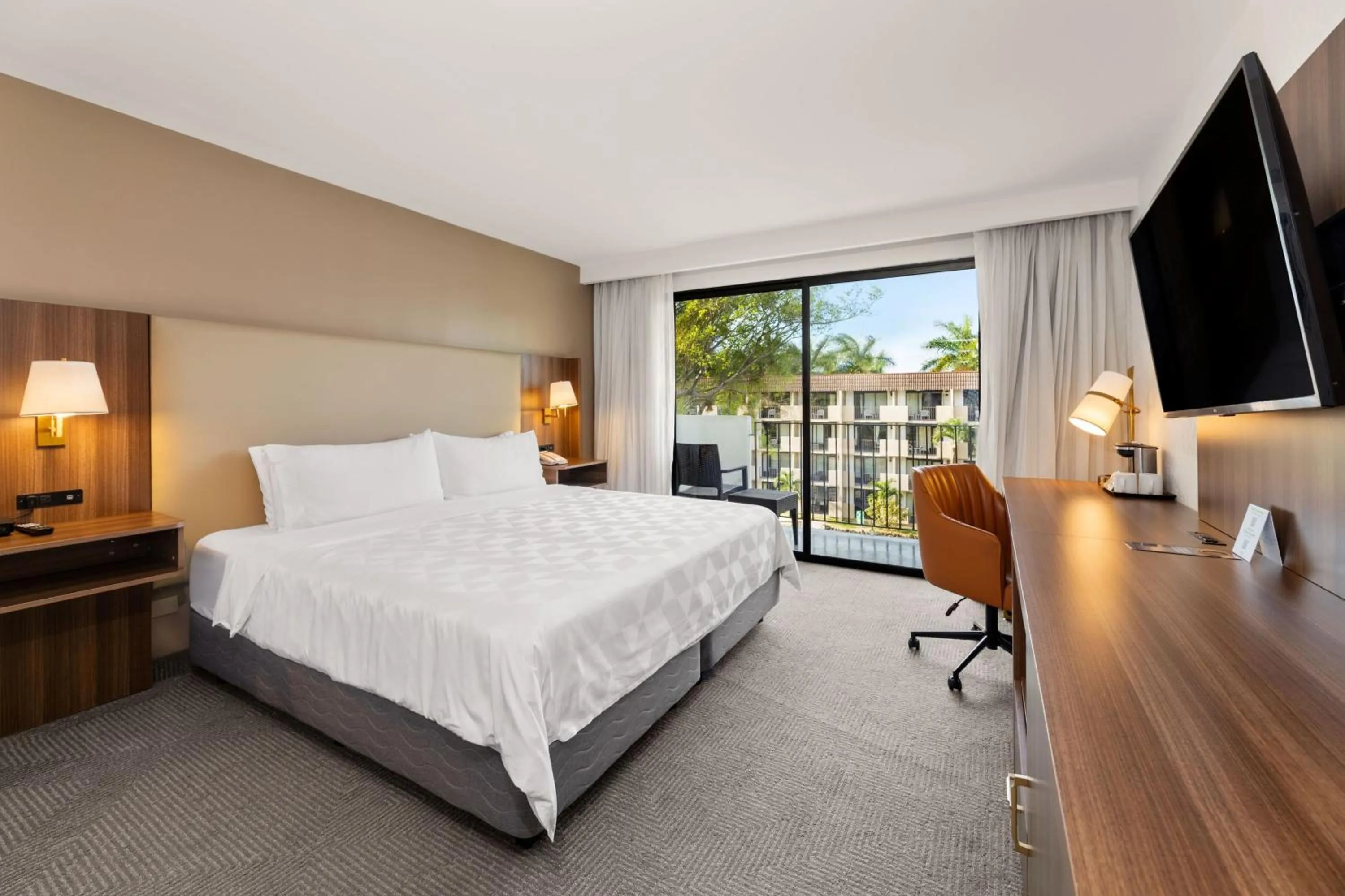 Photo of the whole room, Bed in Holiday Inn San Jose La Sabana by IHG