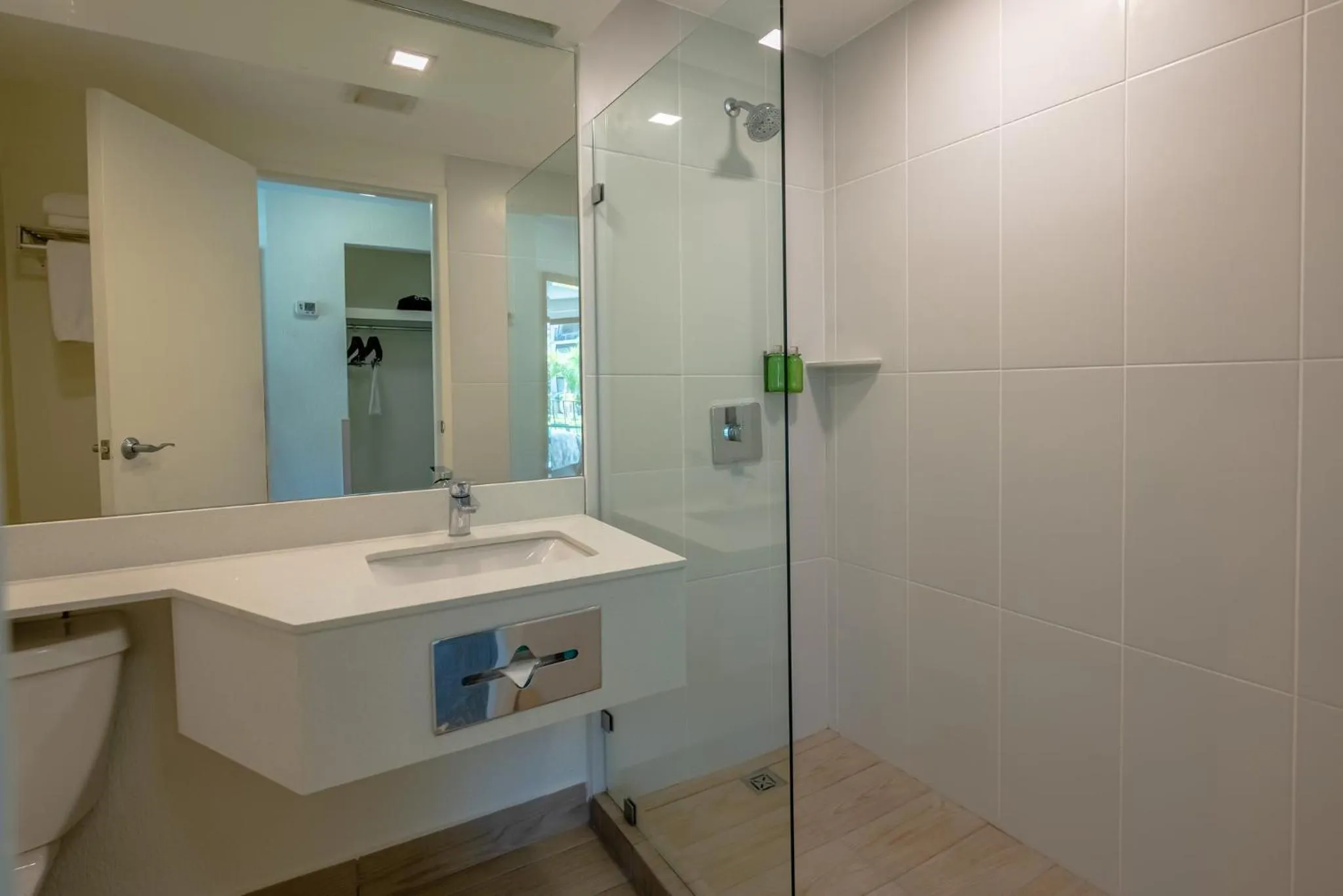 Bathroom in Holiday Inn San Jose La Sabana by IHG