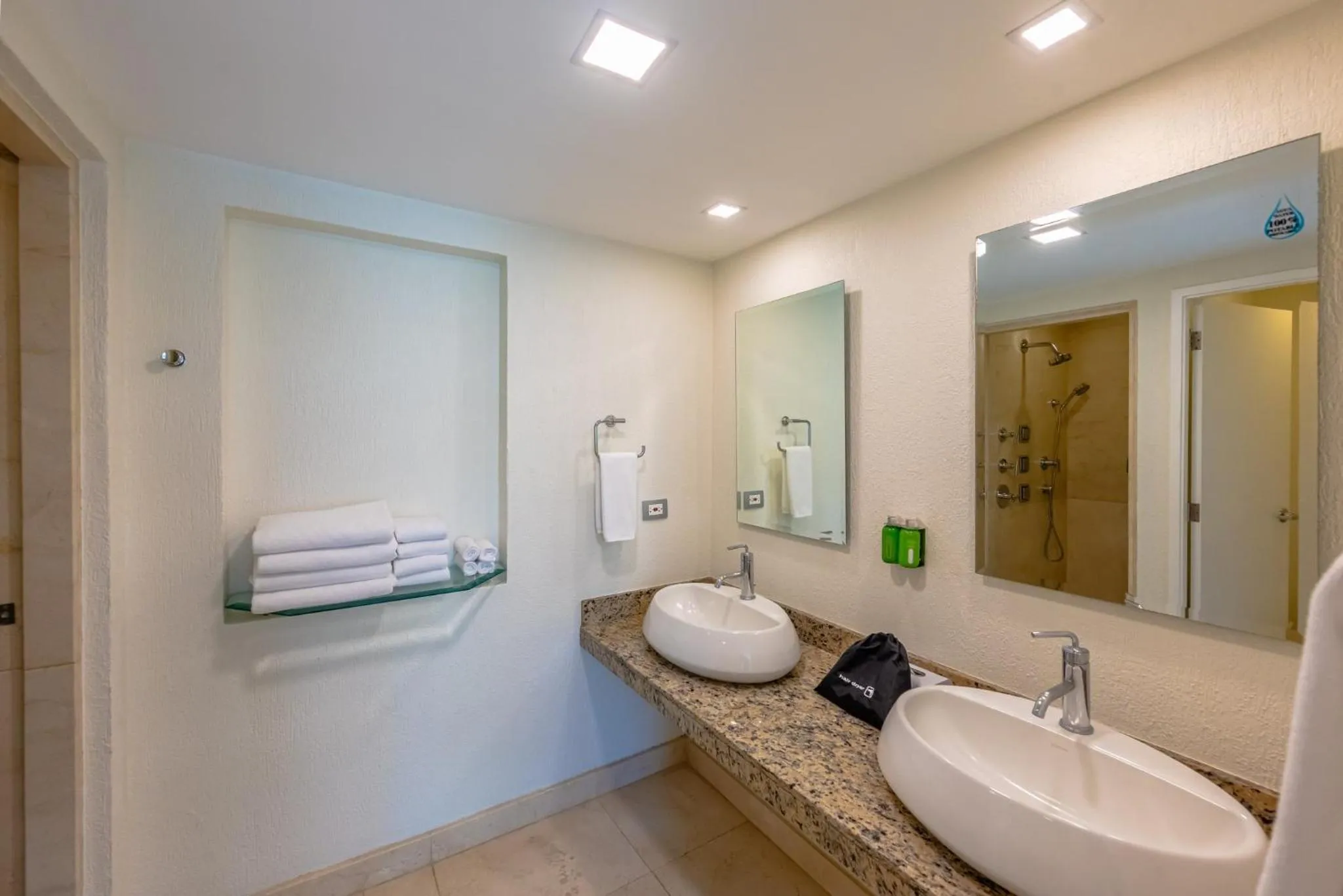 Bathroom in Holiday Inn San Jose La Sabana by IHG