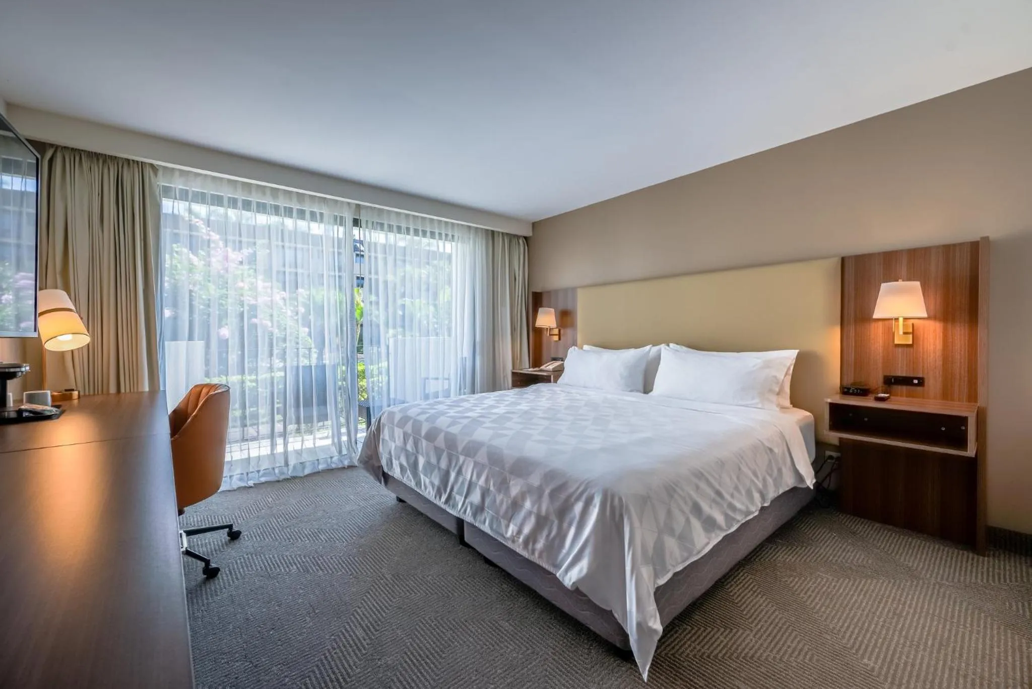 Photo of the whole room, Bed in Holiday Inn San Jose La Sabana by IHG