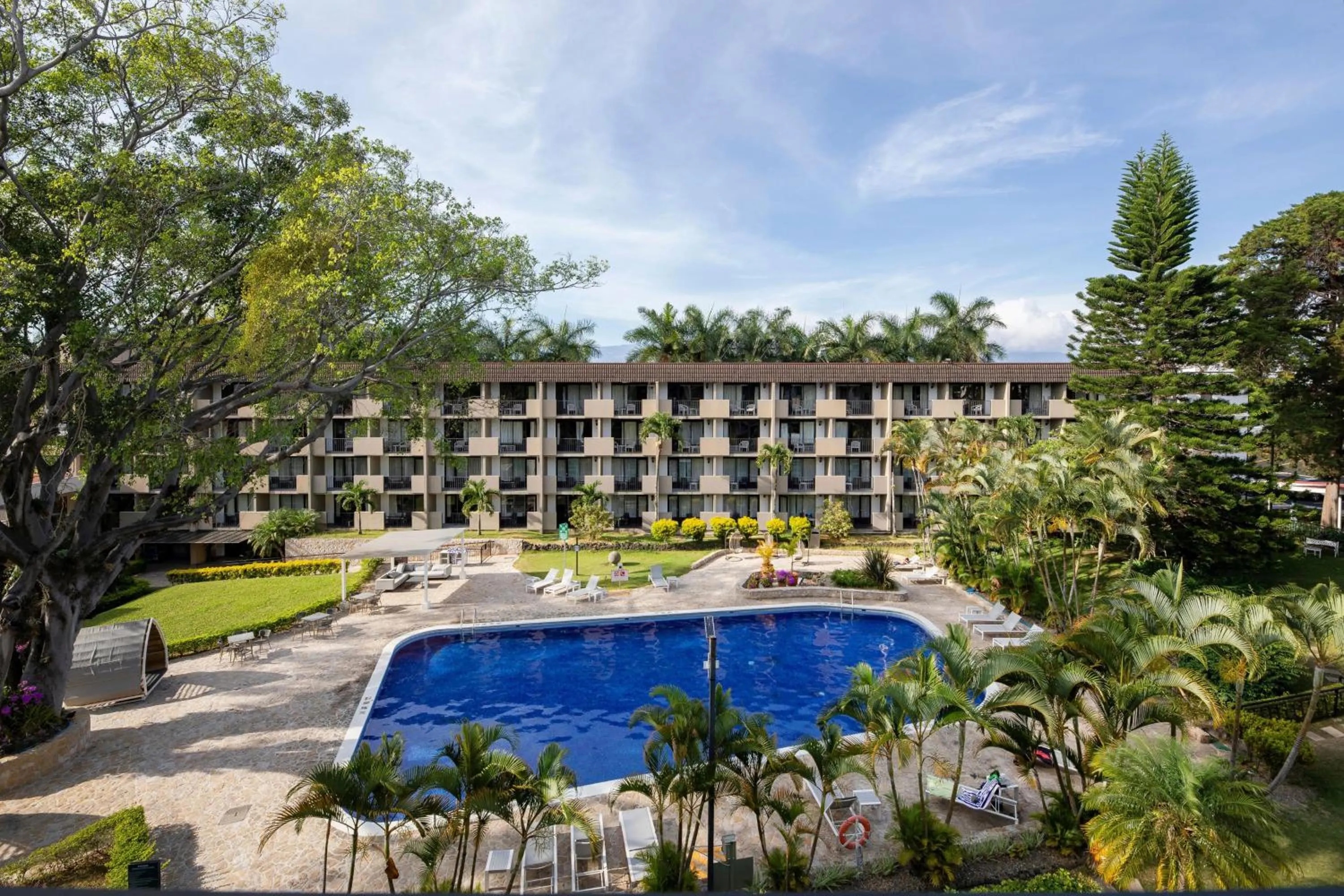 Swimming pool in Holiday Inn San Jose La Sabana by IHG