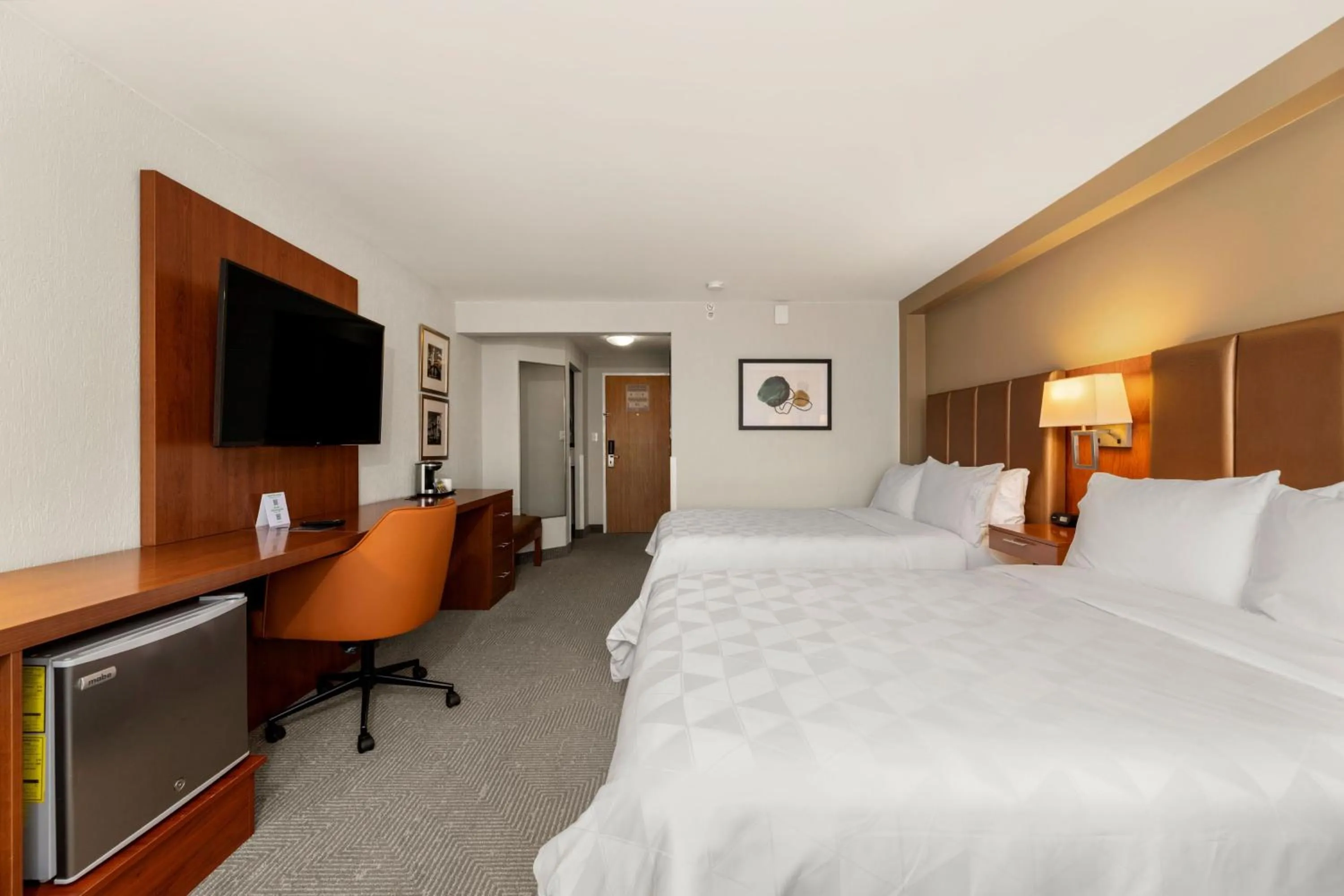 Photo of the whole room, Bed in Holiday Inn San Jose La Sabana by IHG