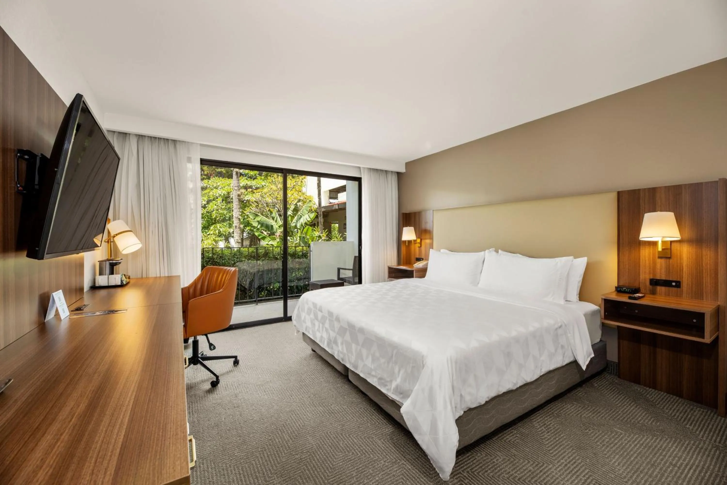 Photo of the whole room, Bed in Holiday Inn San Jose La Sabana by IHG