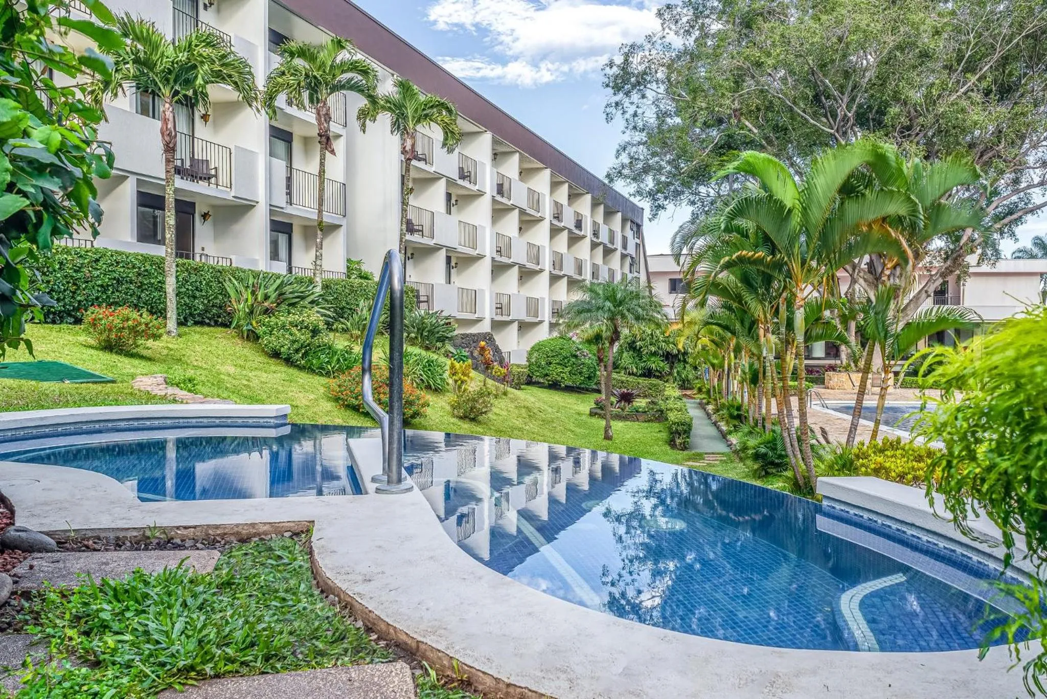 Swimming pool in Holiday Inn San Jose La Sabana by IHG