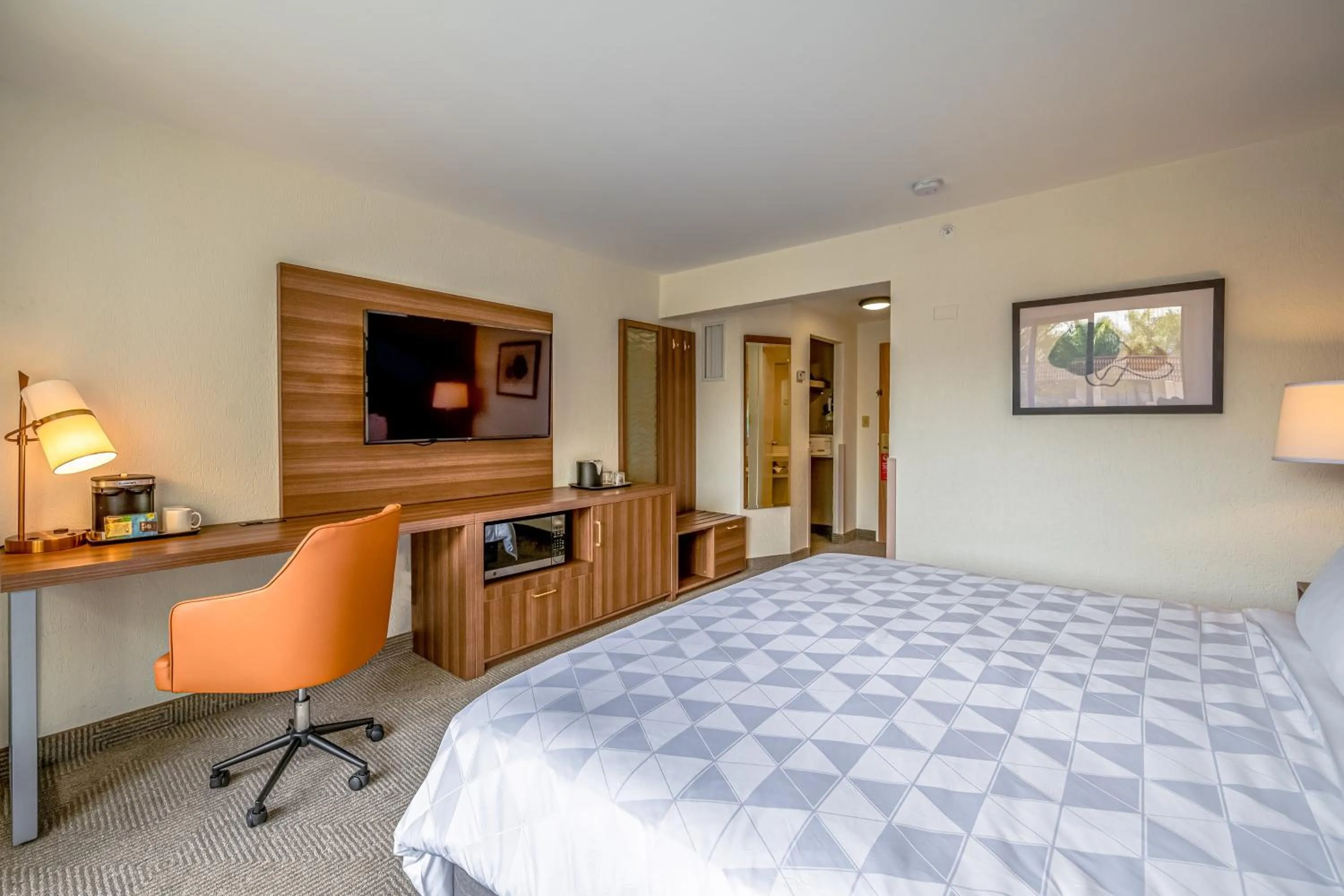 Photo of the whole room, Bed in Holiday Inn San Jose La Sabana by IHG