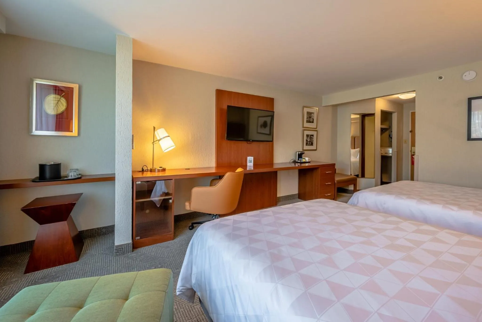 Photo of the whole room, Bed in Holiday Inn San Jose La Sabana by IHG