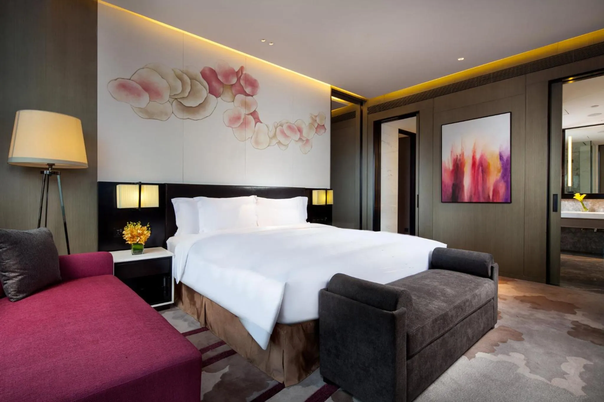 Photo of the whole room, Bed in Crowne Plaza Kunshan by IHG