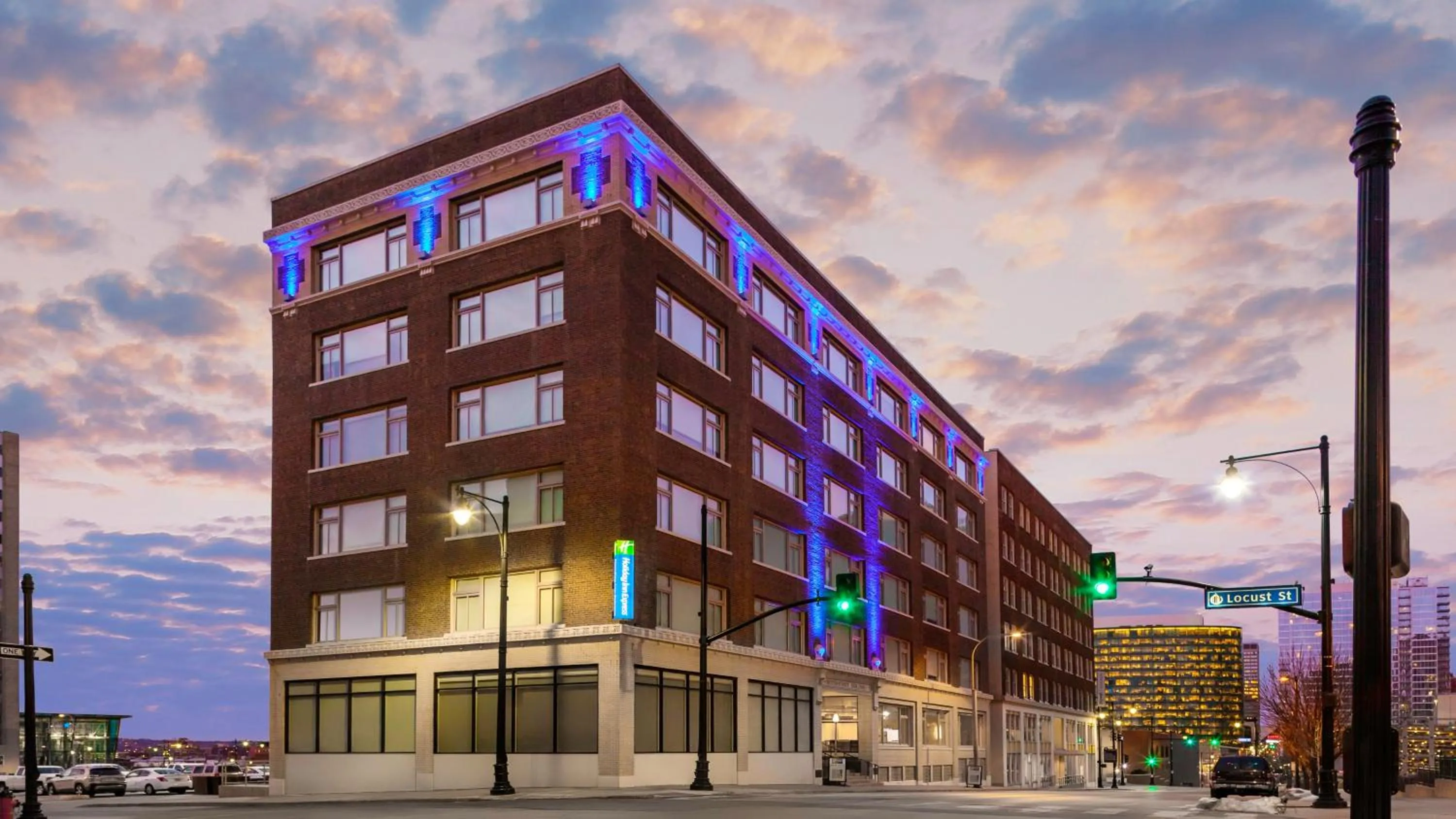 Property building in Holiday Inn Express Kansas City Downtown