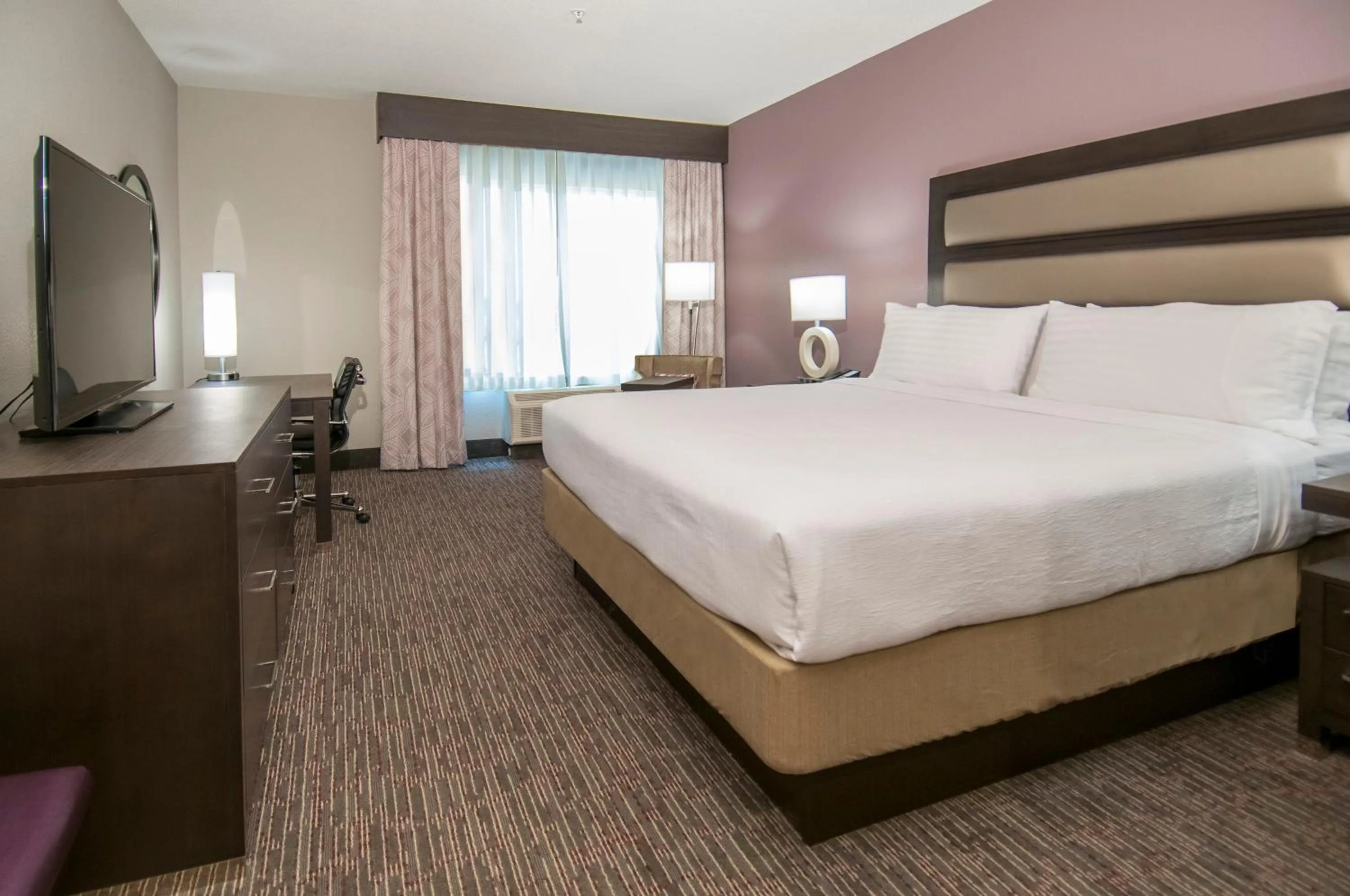 Photo of the whole room, Bed in Holiday Inn - New Orleans Airport North by IHG