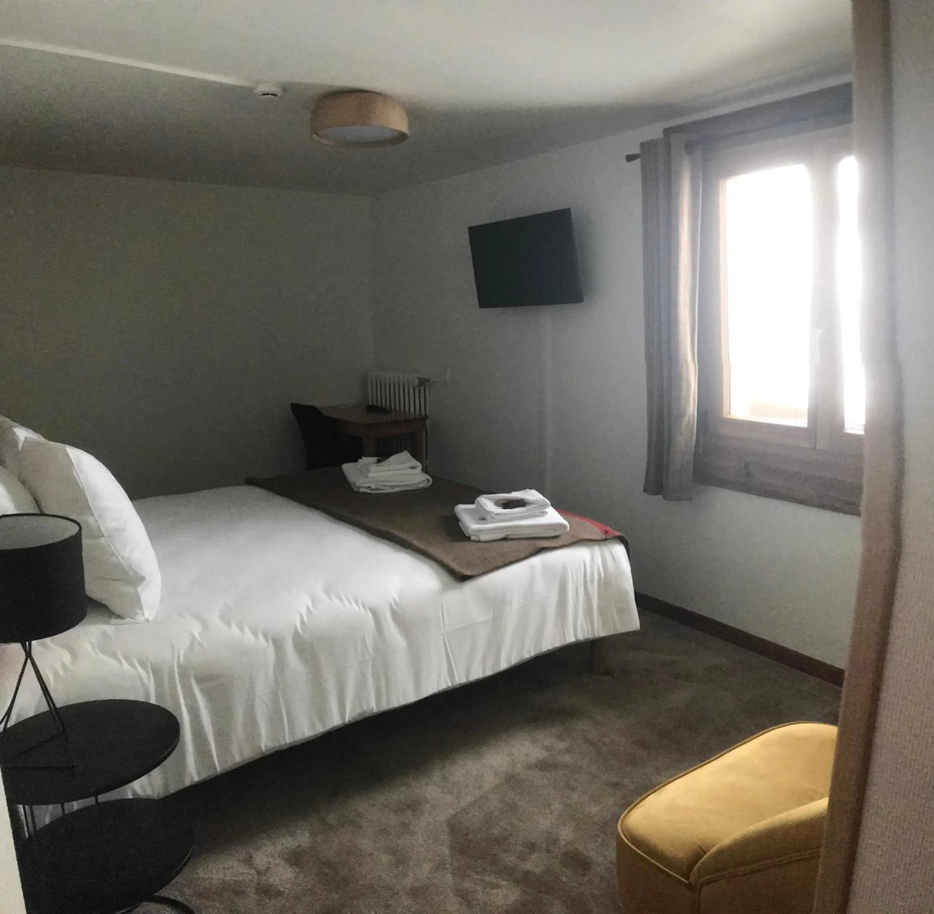 Bed in Hôtel La Grande Lanière