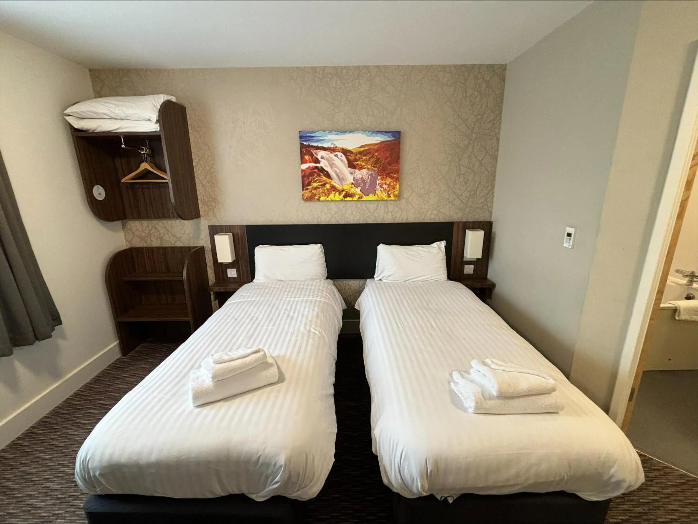 Bedroom, Bed in Highland Gate, Stirling by Marston's Inns