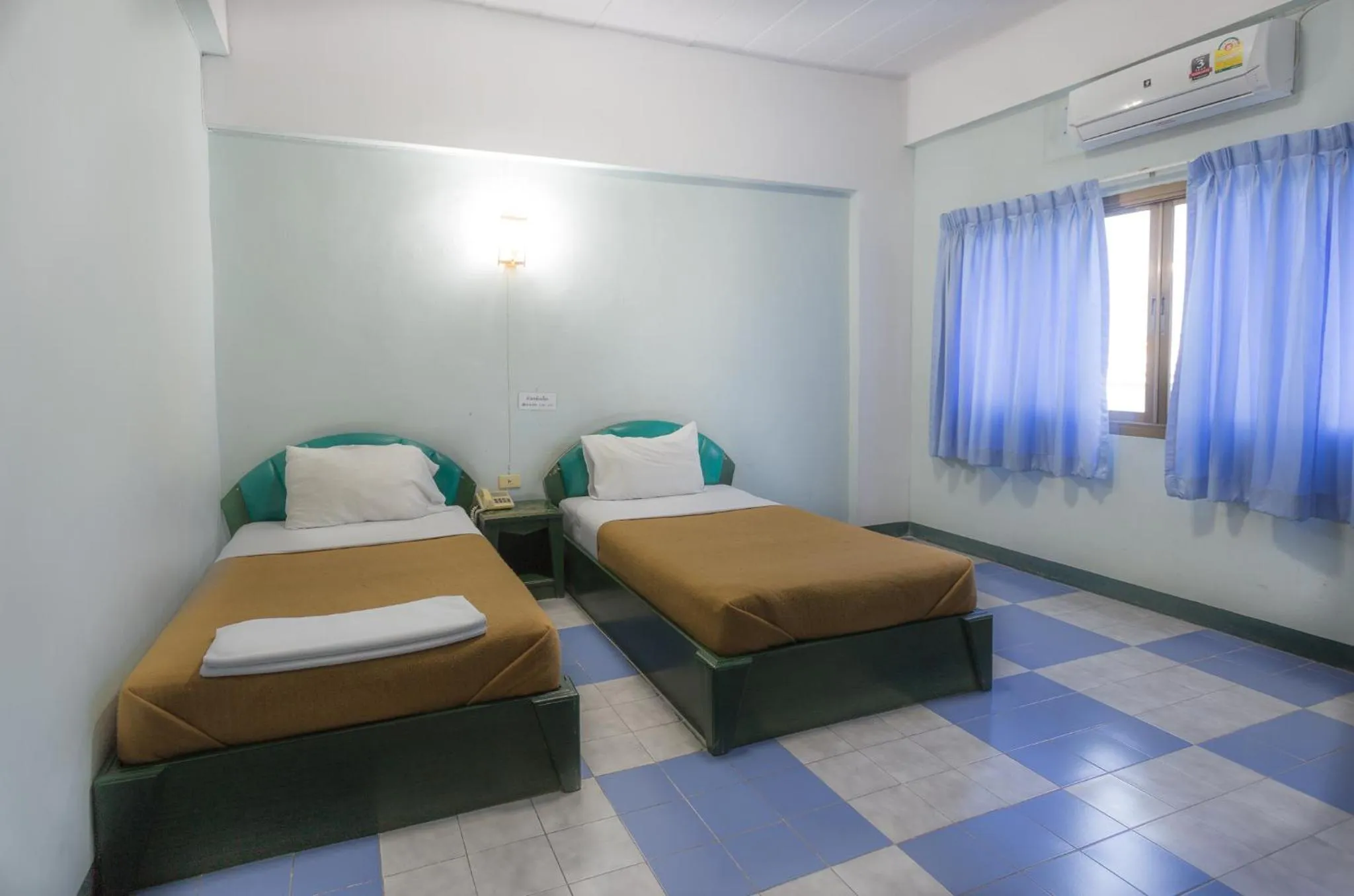 Bedroom, Bed in Grand Leo Hotel