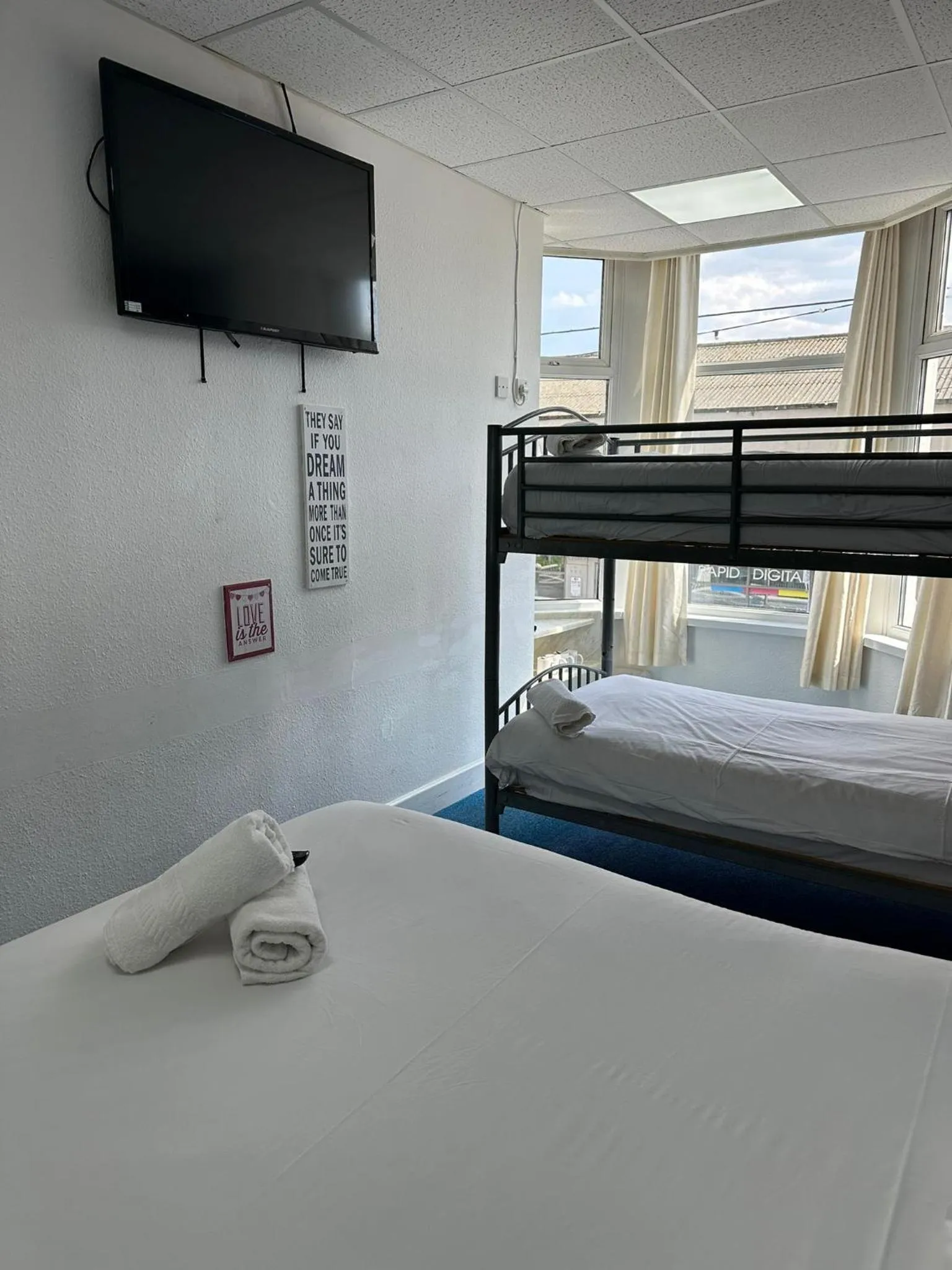 Bedroom, Bed in The Regency Hotel