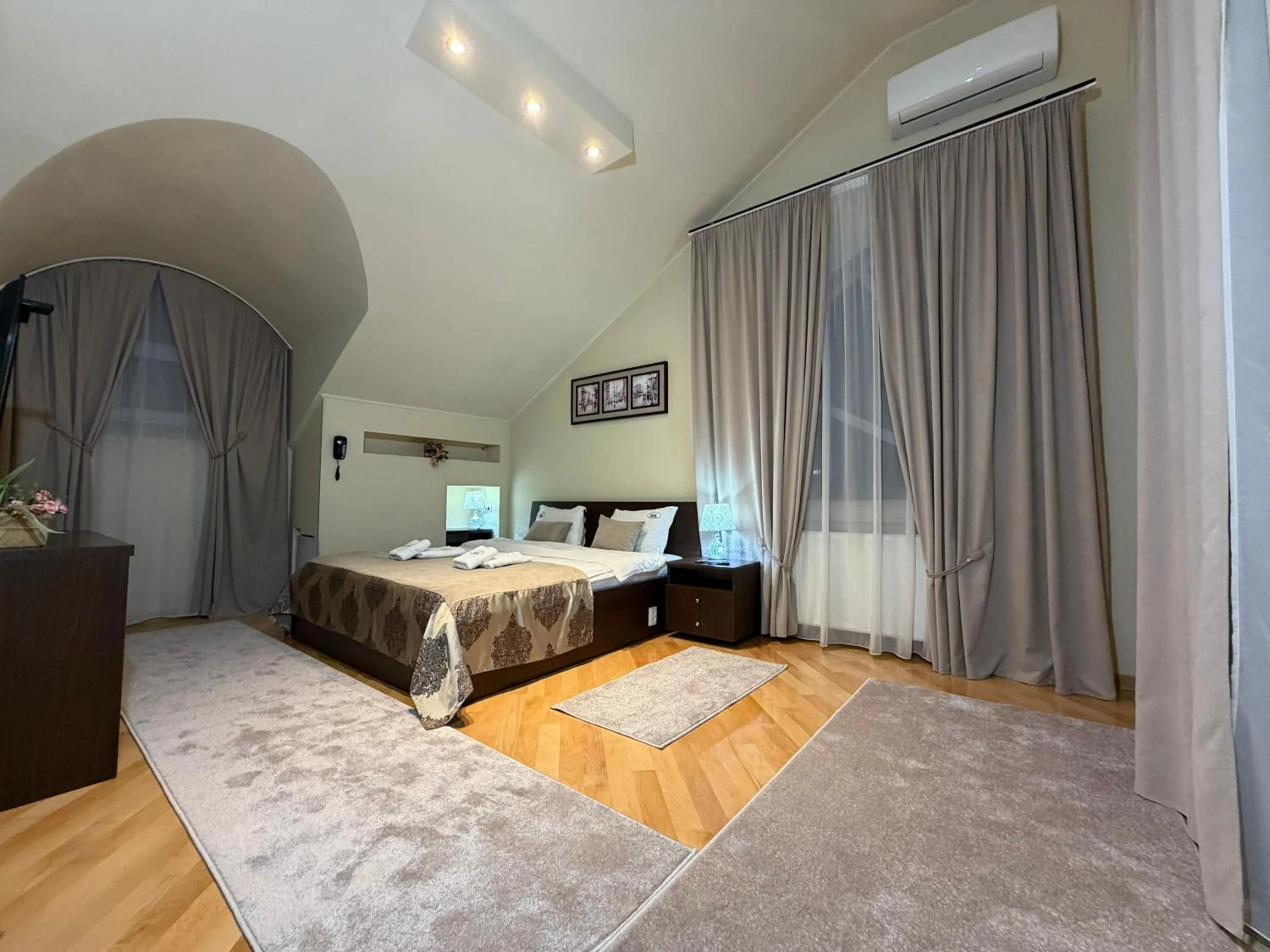 Bedroom, Bed in S&L Boutique Hotel